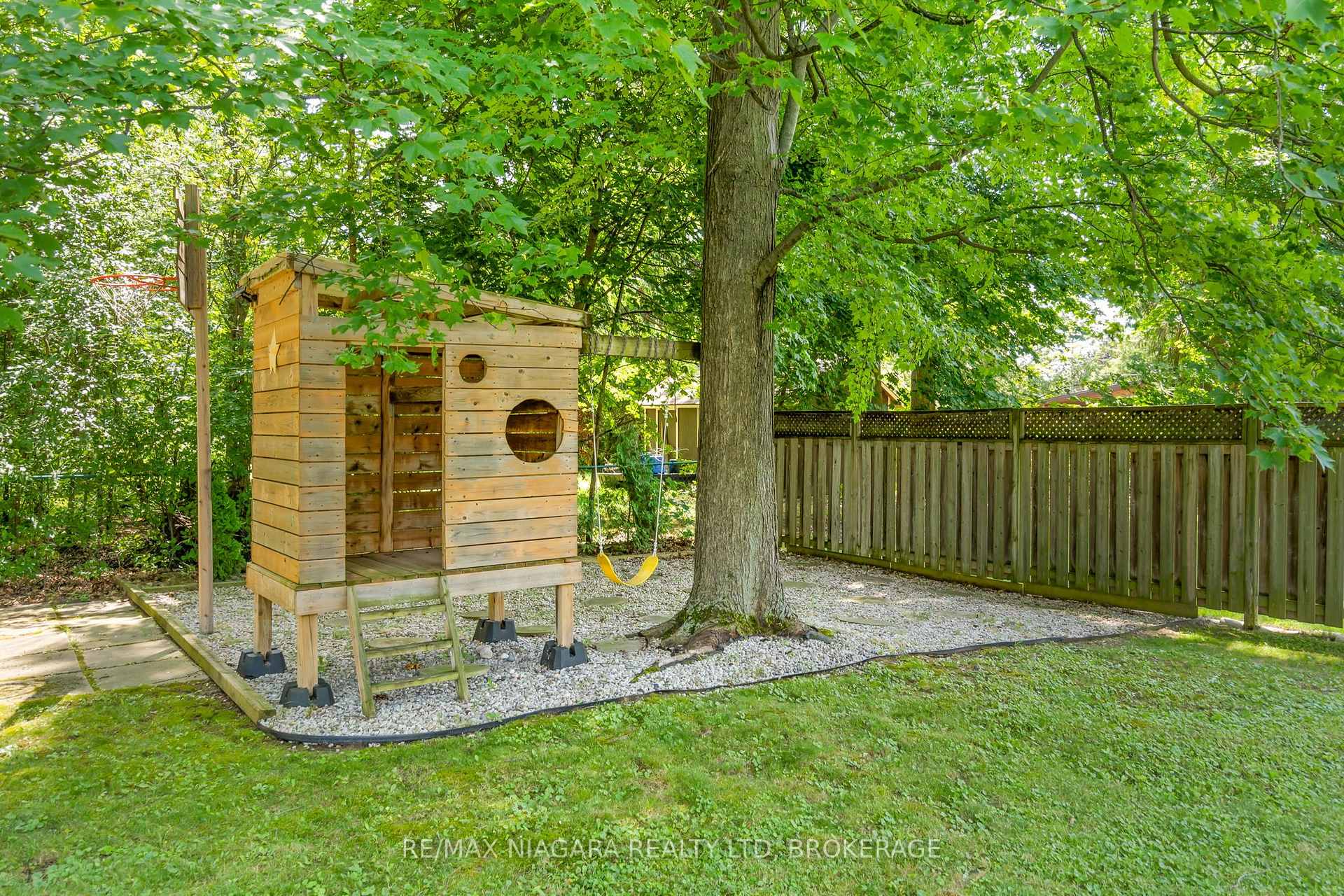 Photo 35 of 6866 Dellpark Drive, Niagara Falls, Stamford — HOMEH