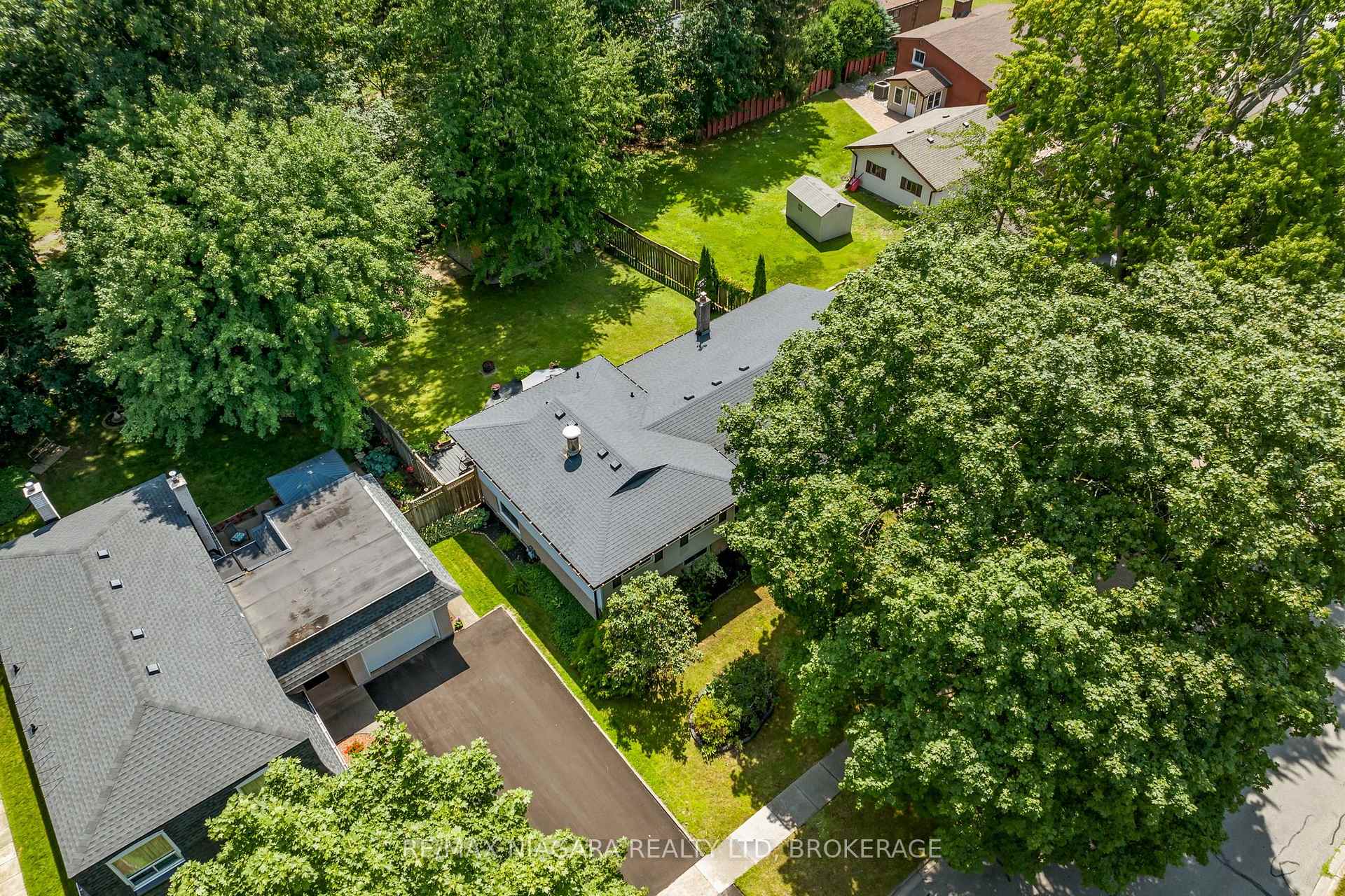 Photo 37 of 6866 Dellpark Drive, Niagara Falls, Stamford — HOMEH