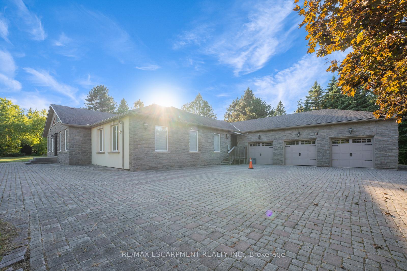 Photo 3 of 8 Ridgewood Drive, Richmond Hill, Rural Richmond Hill — HOMEH