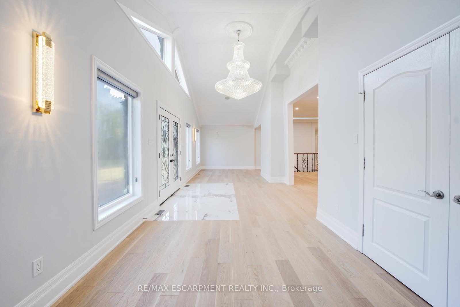 Photo 5 of 8 Ridgewood Drive, Richmond Hill, Rural Richmond Hill — HOMEH