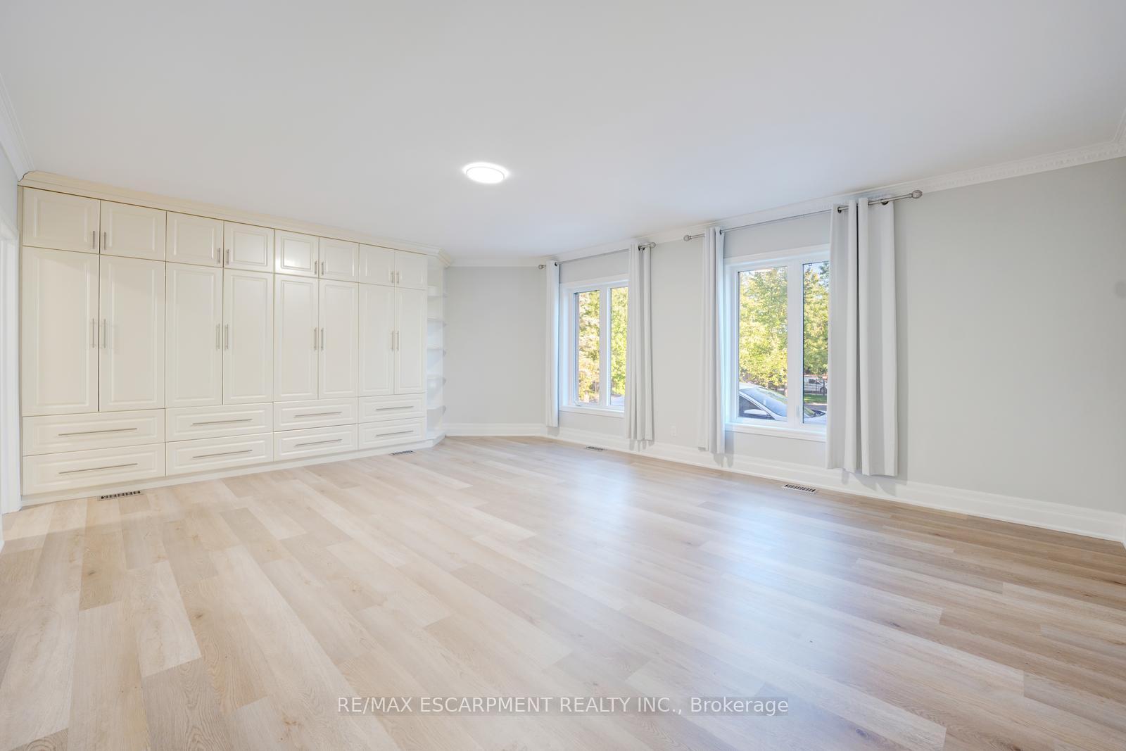 Photo 10 of 8 Ridgewood Drive, Richmond Hill, Rural Richmond Hill — HOMEH