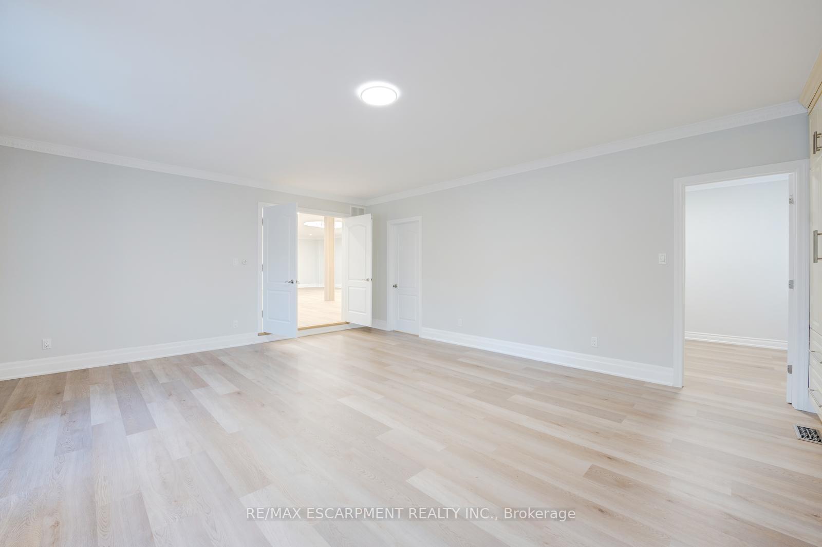 Photo 11 of 8 Ridgewood Drive, Richmond Hill, Rural Richmond Hill — HOMEH