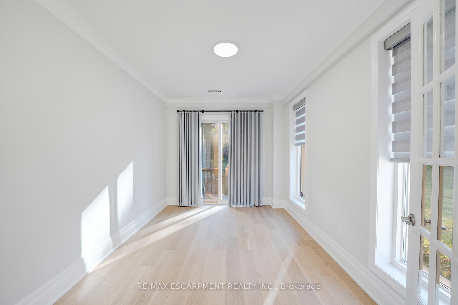 Photo 16 of 8 Ridgewood Drive, Richmond Hill, Rural Richmond Hill — HOMEH
