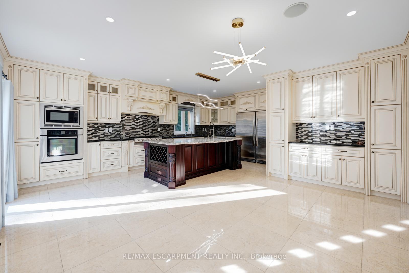 Photo 18 of 8 Ridgewood Drive, Richmond Hill, Rural Richmond Hill — HOMEH