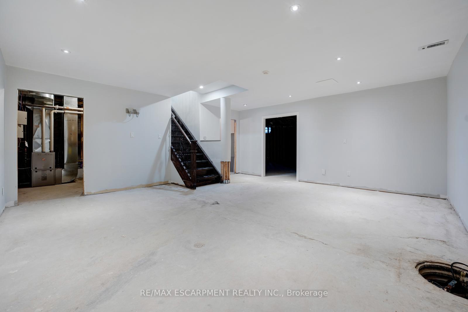 Photo 43 of 8 Ridgewood Drive, Richmond Hill, Rural Richmond Hill — HOMEH