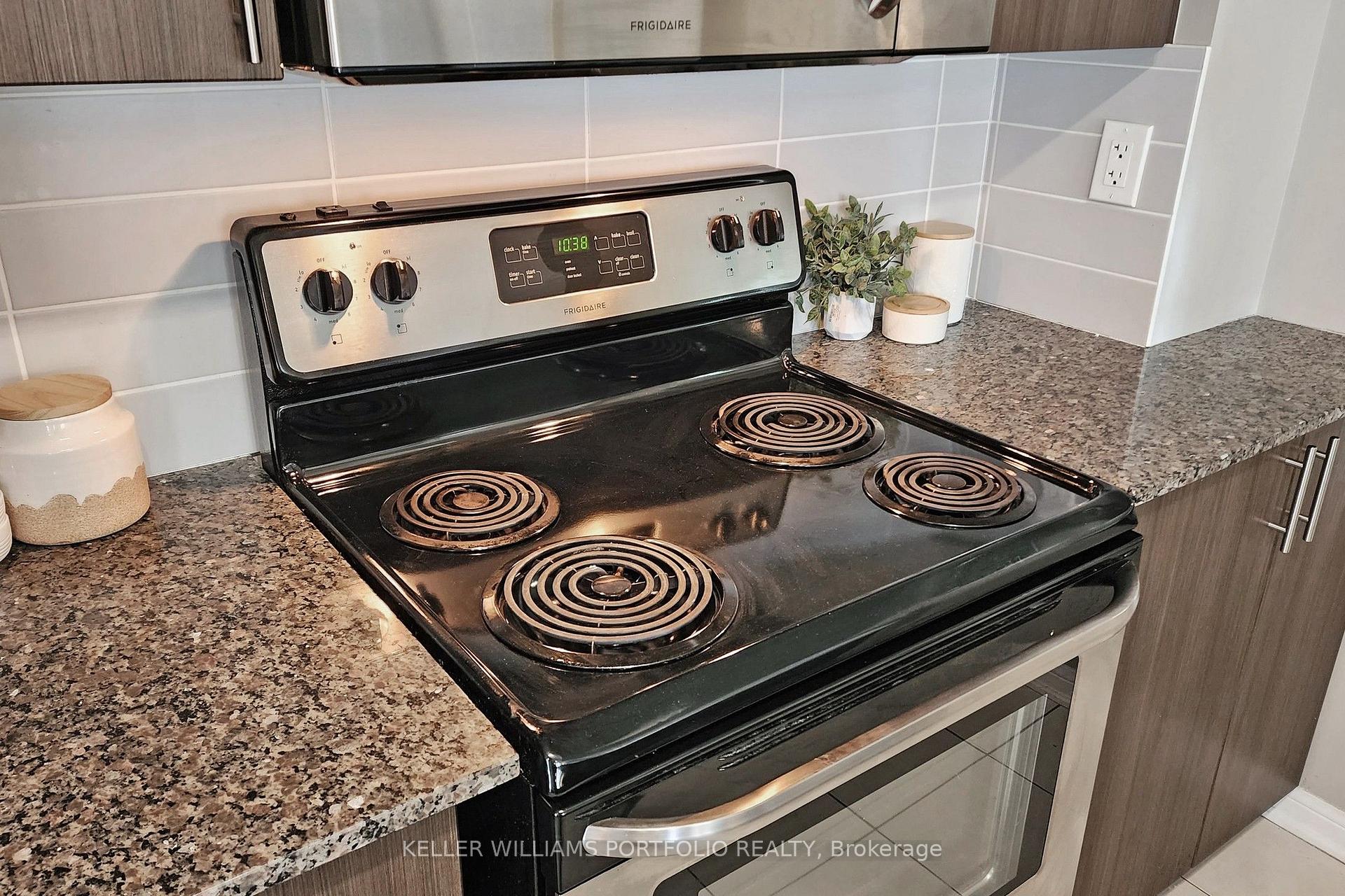 Photo 13 of Unit 235, 10 Foundry Avenue, Toronto, Dovercourt-Wallace Emerson-Junction — HOMEH
