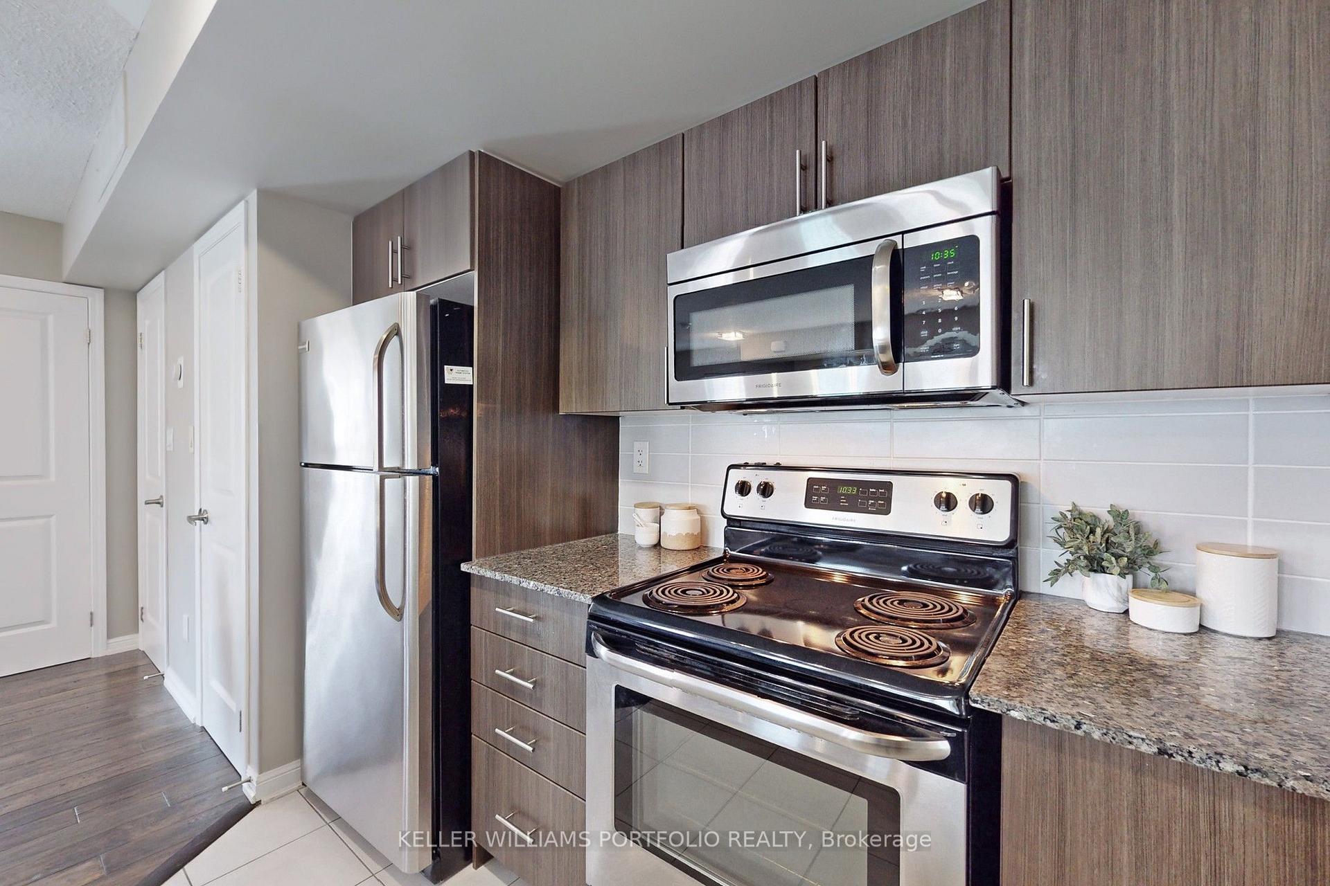 Photo 15 of Unit 235, 10 Foundry Avenue, Toronto, Dovercourt-Wallace Emerson-Junction — HOMEH