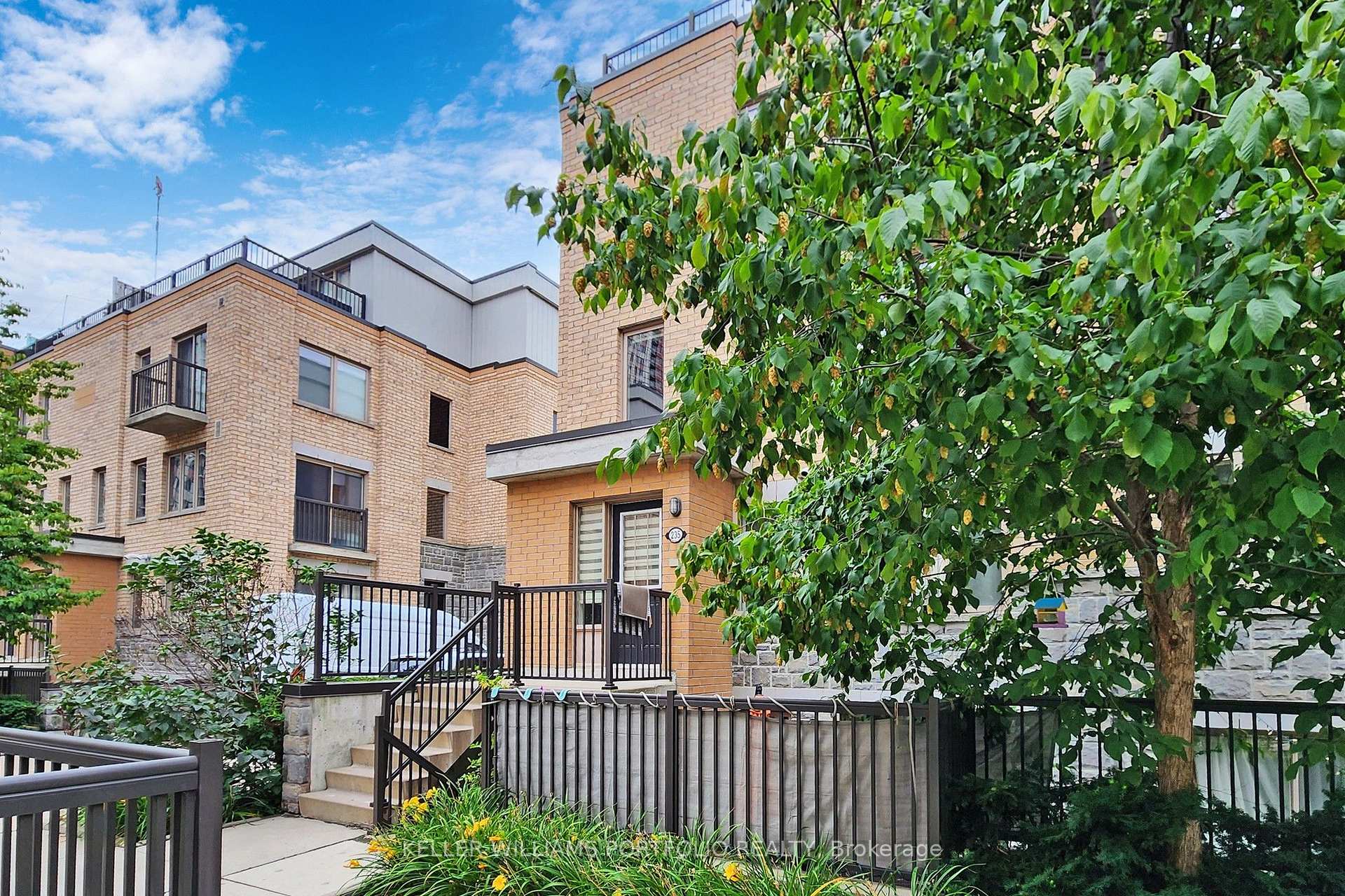 Photo 33 of Unit 235, 10 Foundry Avenue, Toronto, Dovercourt-Wallace Emerson-Junction — HOMEH