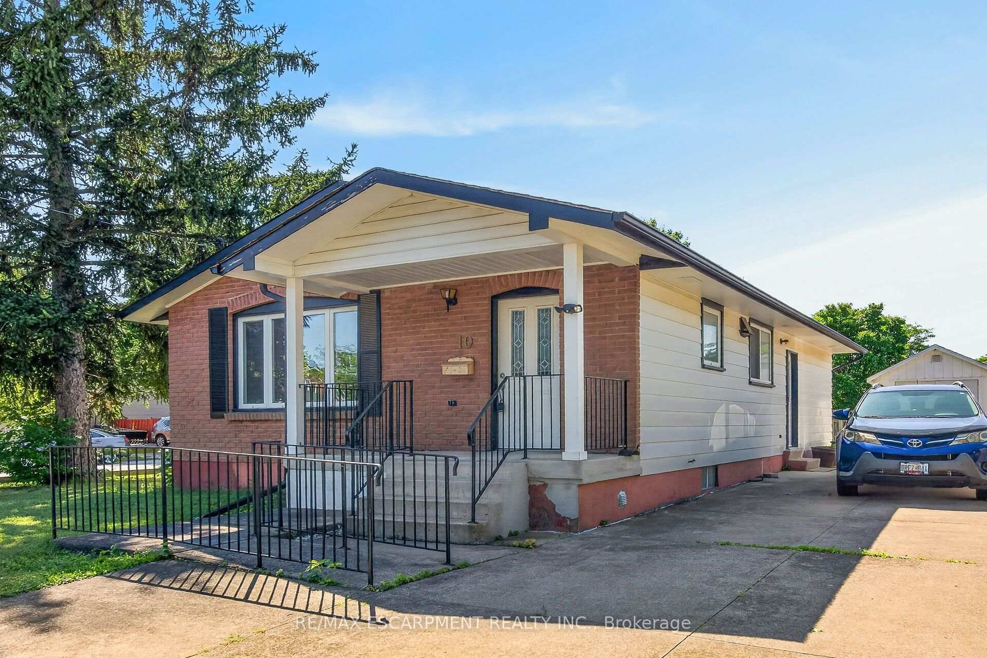 Photo 6 of 10 Tracey Road, St. Catharines, Vine/Linwell — HOMEH