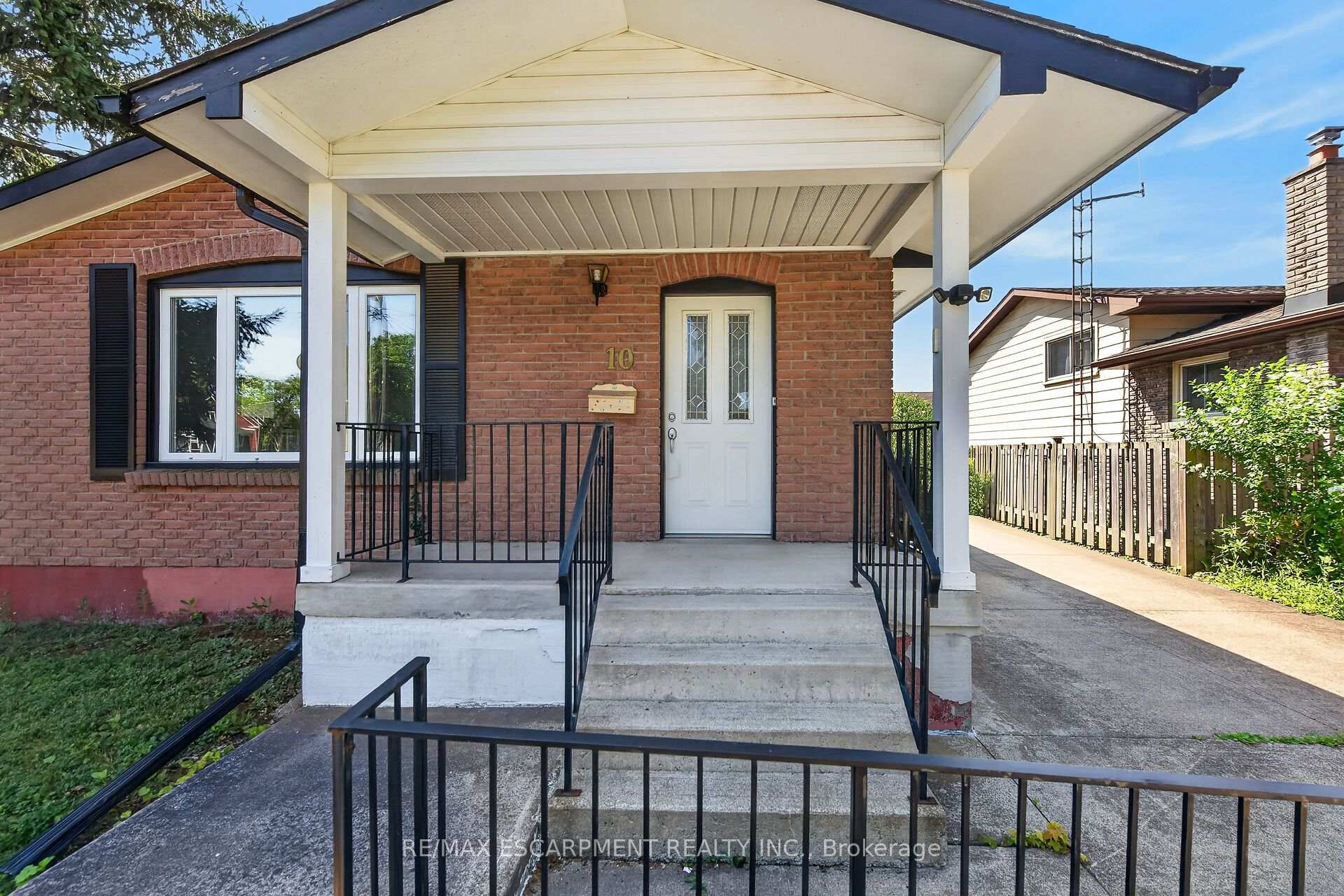 Photo 7 of 10 Tracey Road, St. Catharines, Vine/Linwell — HOMEH
