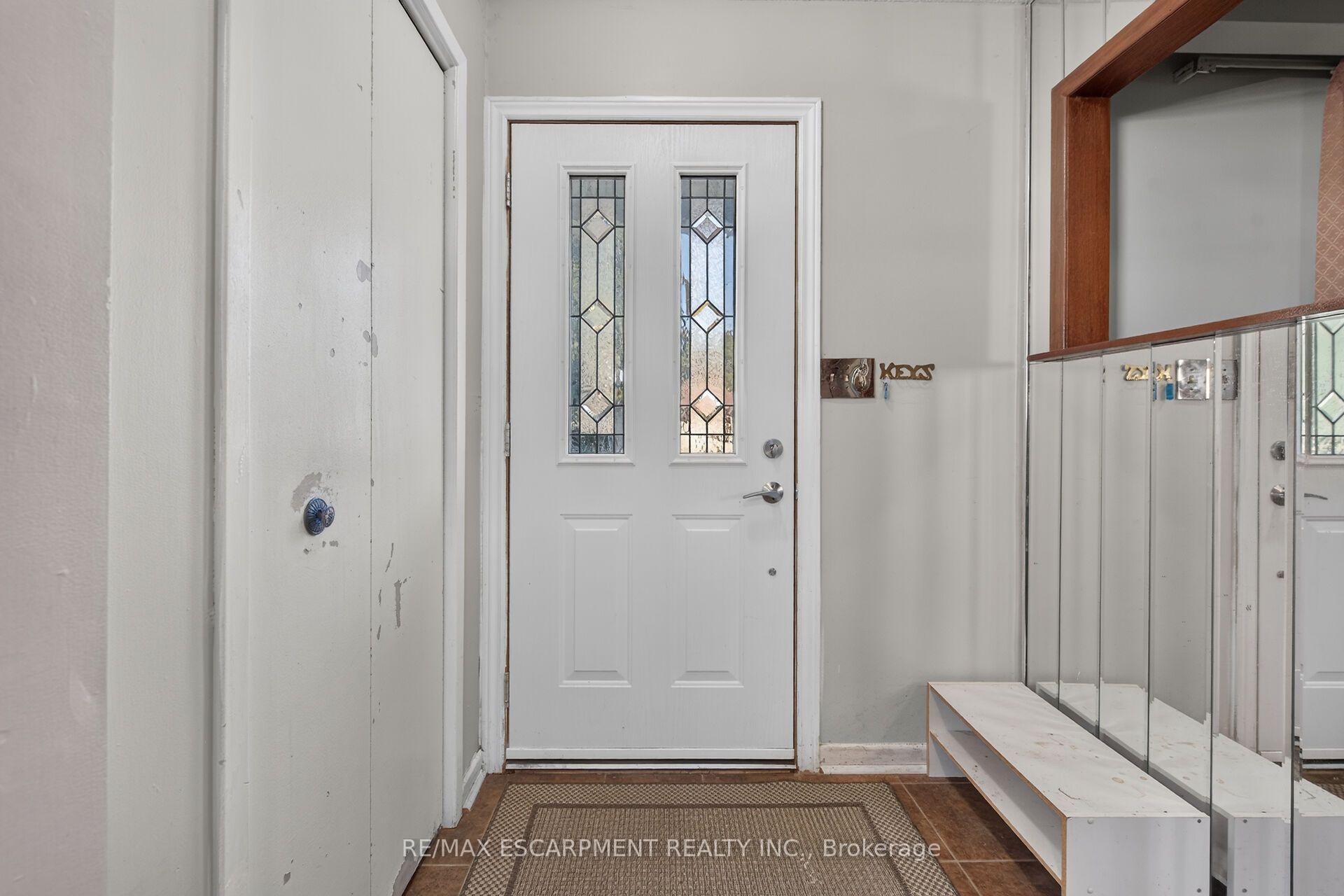 Photo 8 of 10 Tracey Road, St. Catharines, Vine/Linwell — HOMEH