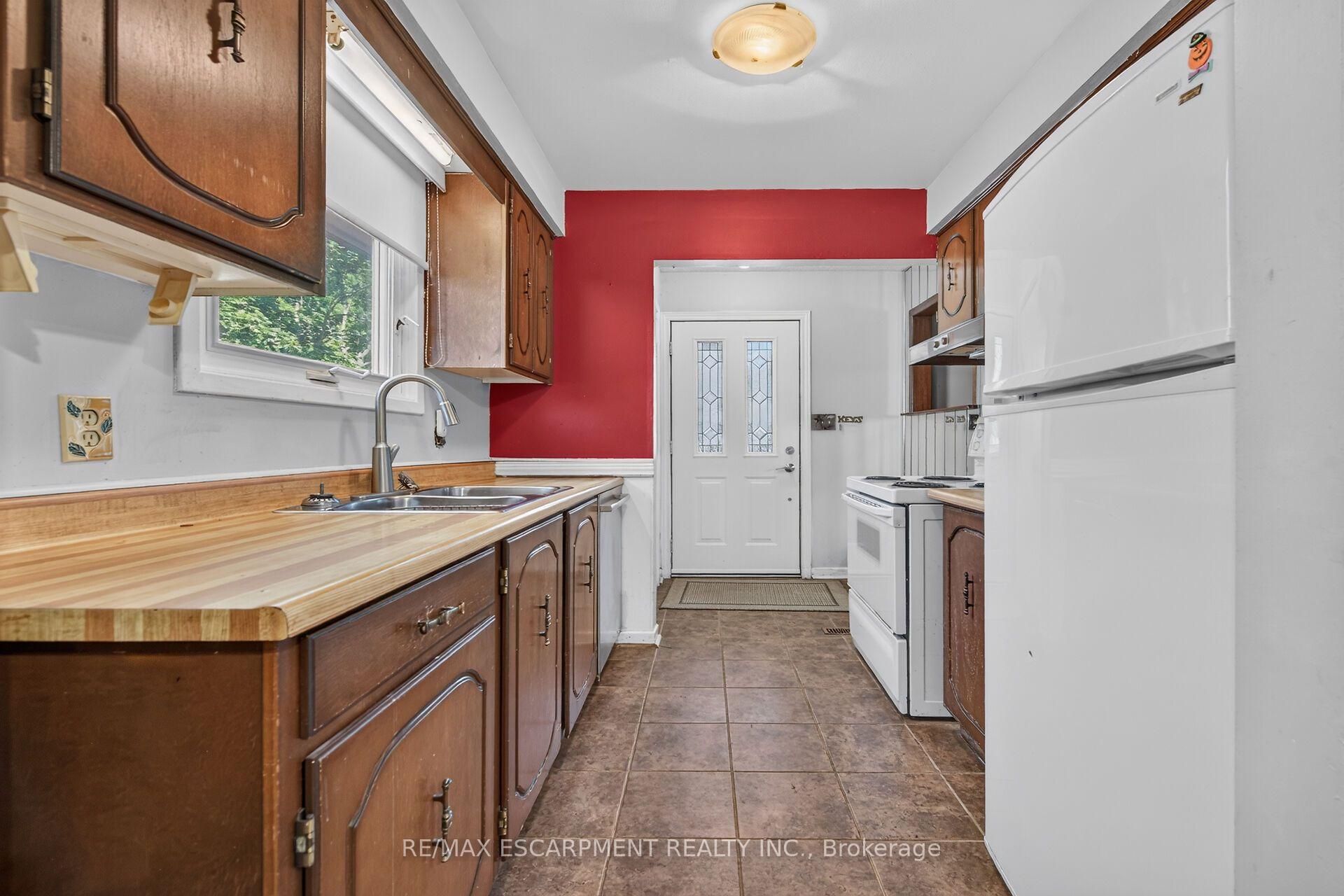 Photo 9 of 10 Tracey Road, St. Catharines, Vine/Linwell — HOMEH