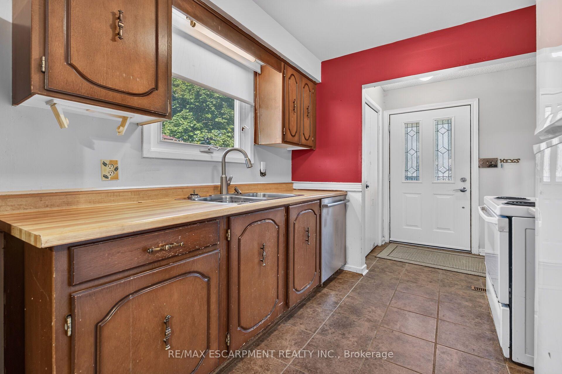 Photo 10 of 10 Tracey Road, St. Catharines, Vine/Linwell — HOMEH