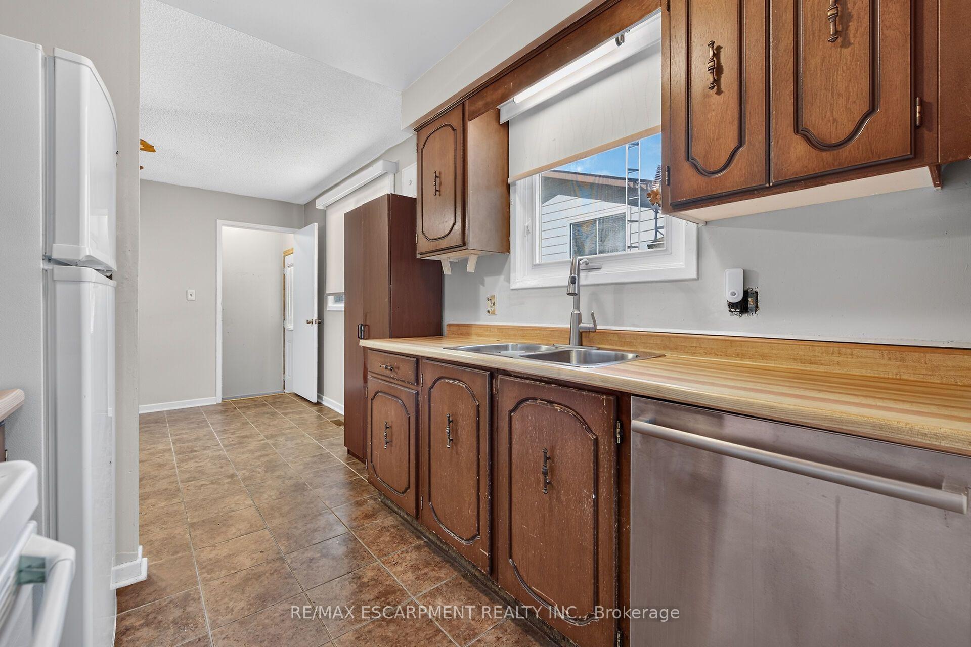 Photo 12 of 10 Tracey Road, St. Catharines, Vine/Linwell — HOMEH