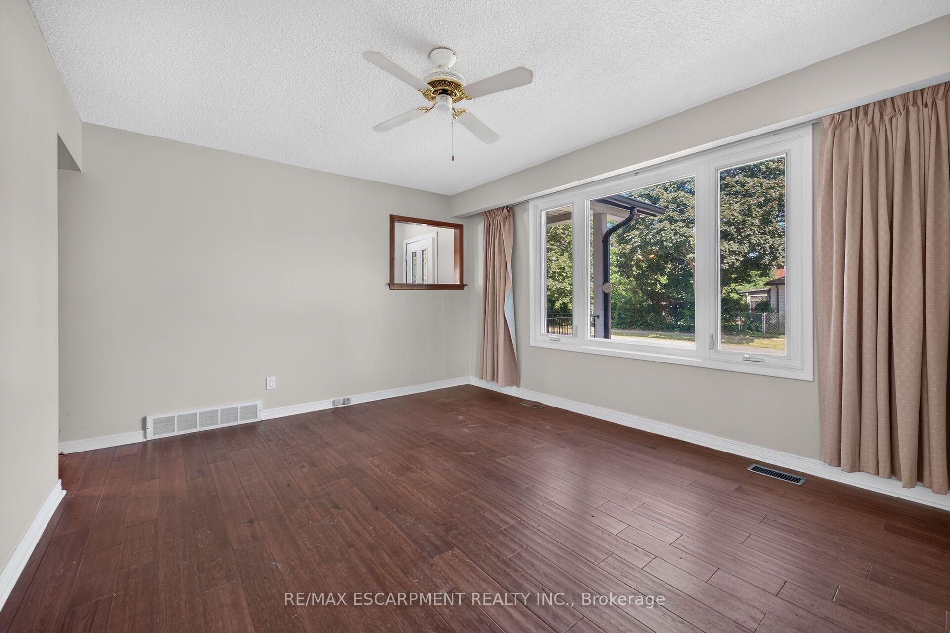 Photo 21 of 10 Tracey Road, St. Catharines, Vine/Linwell — HOMEH