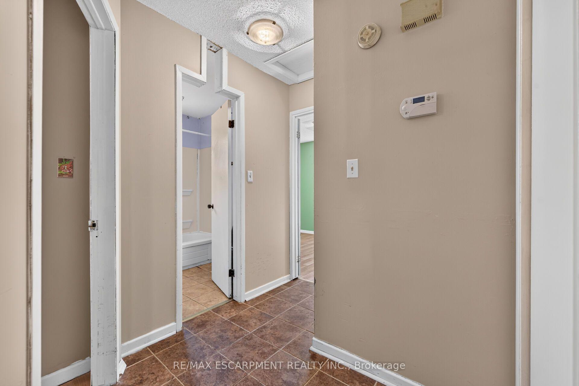 Photo 22 of 10 Tracey Road, St. Catharines, Vine/Linwell — HOMEH