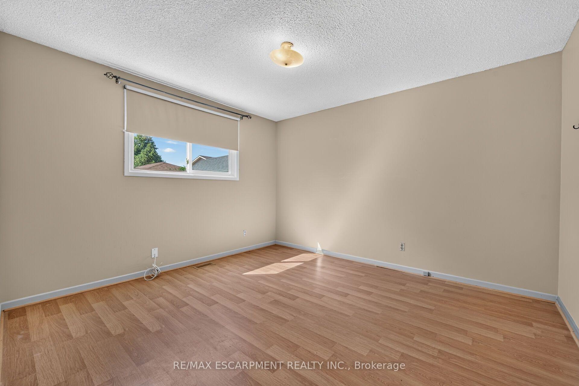 Photo 25 of 10 Tracey Road, St. Catharines, Vine/Linwell — HOMEH