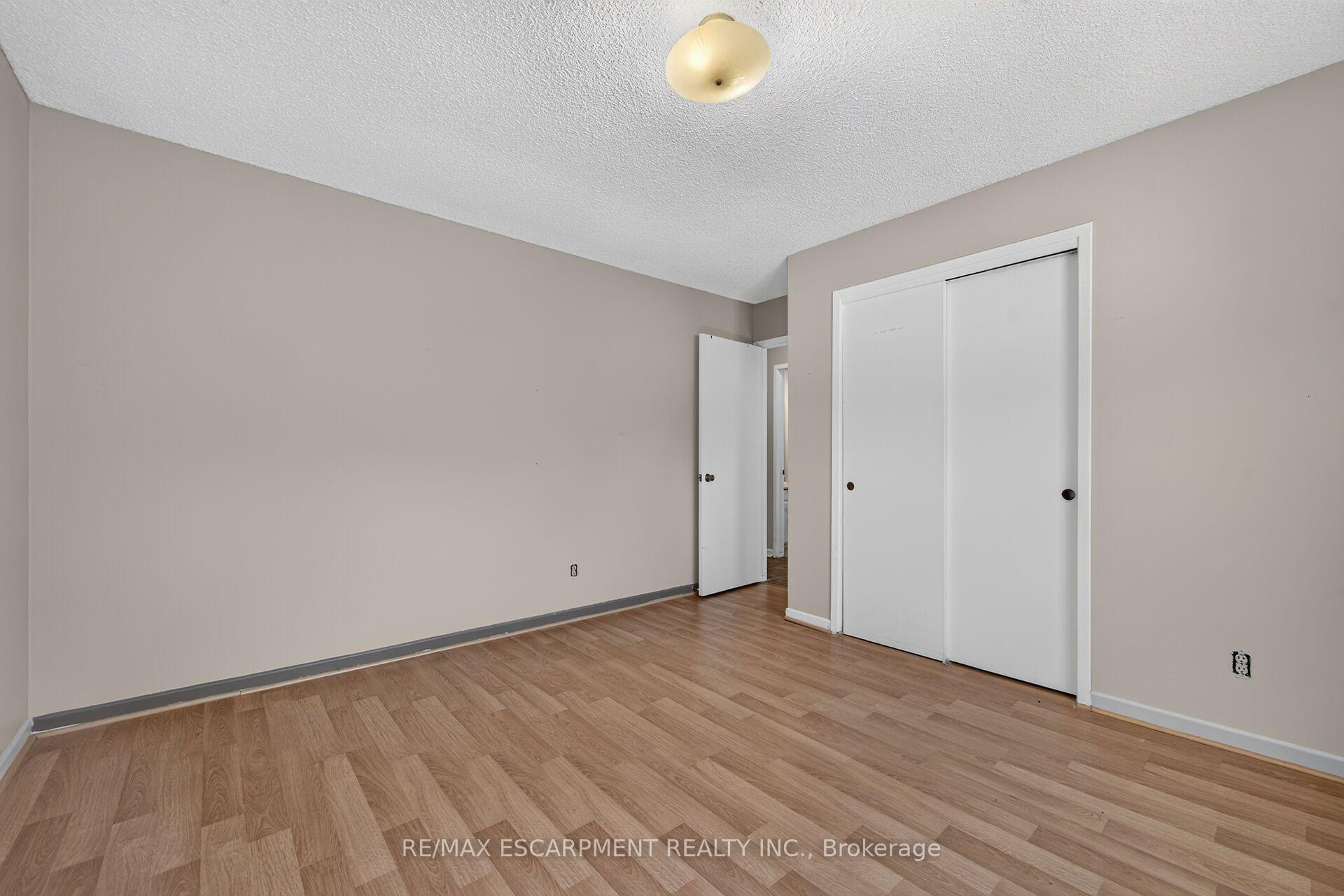Photo 27 of 10 Tracey Road, St. Catharines, Vine/Linwell — HOMEH