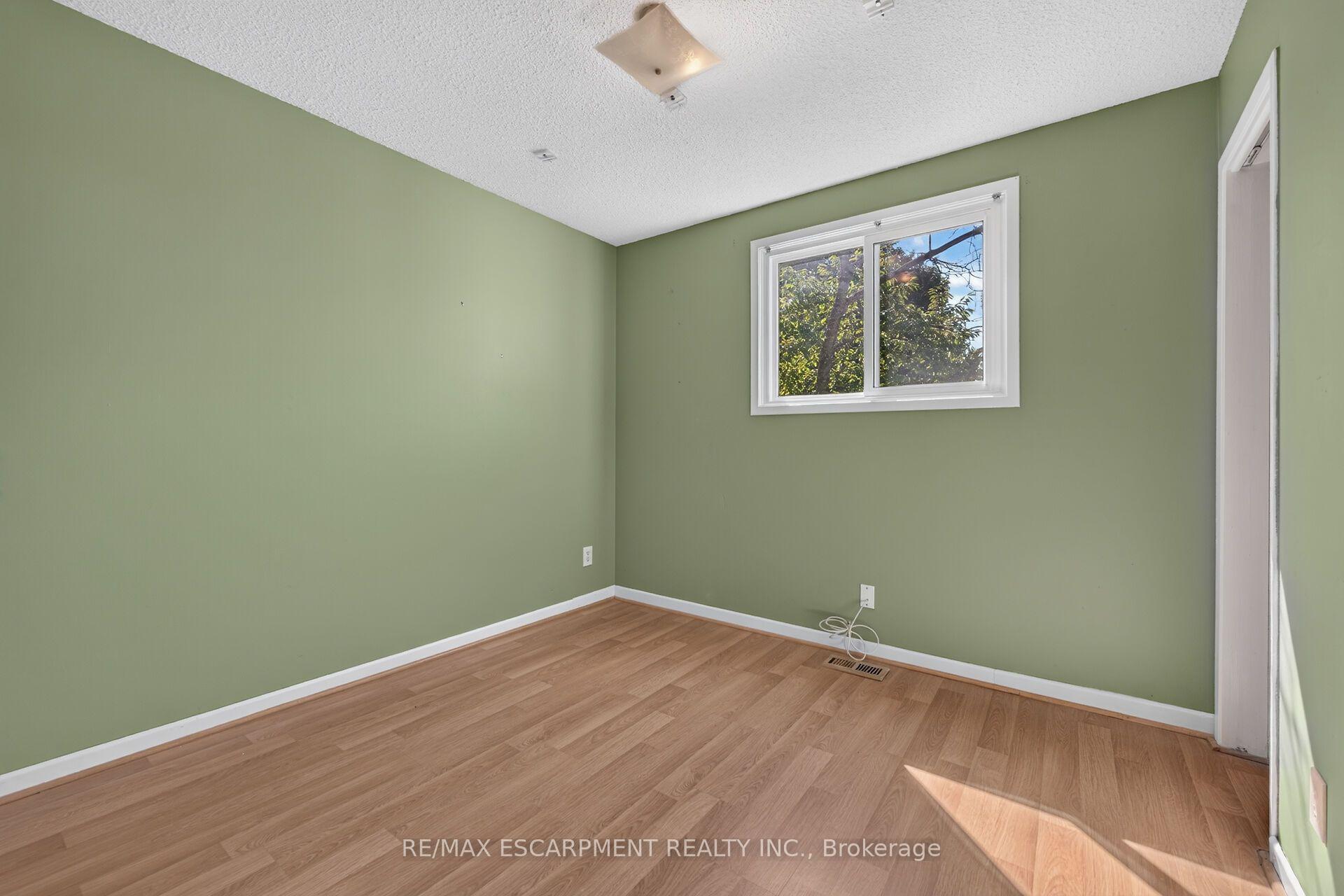 Photo 28 of 10 Tracey Road, St. Catharines, Vine/Linwell — HOMEH