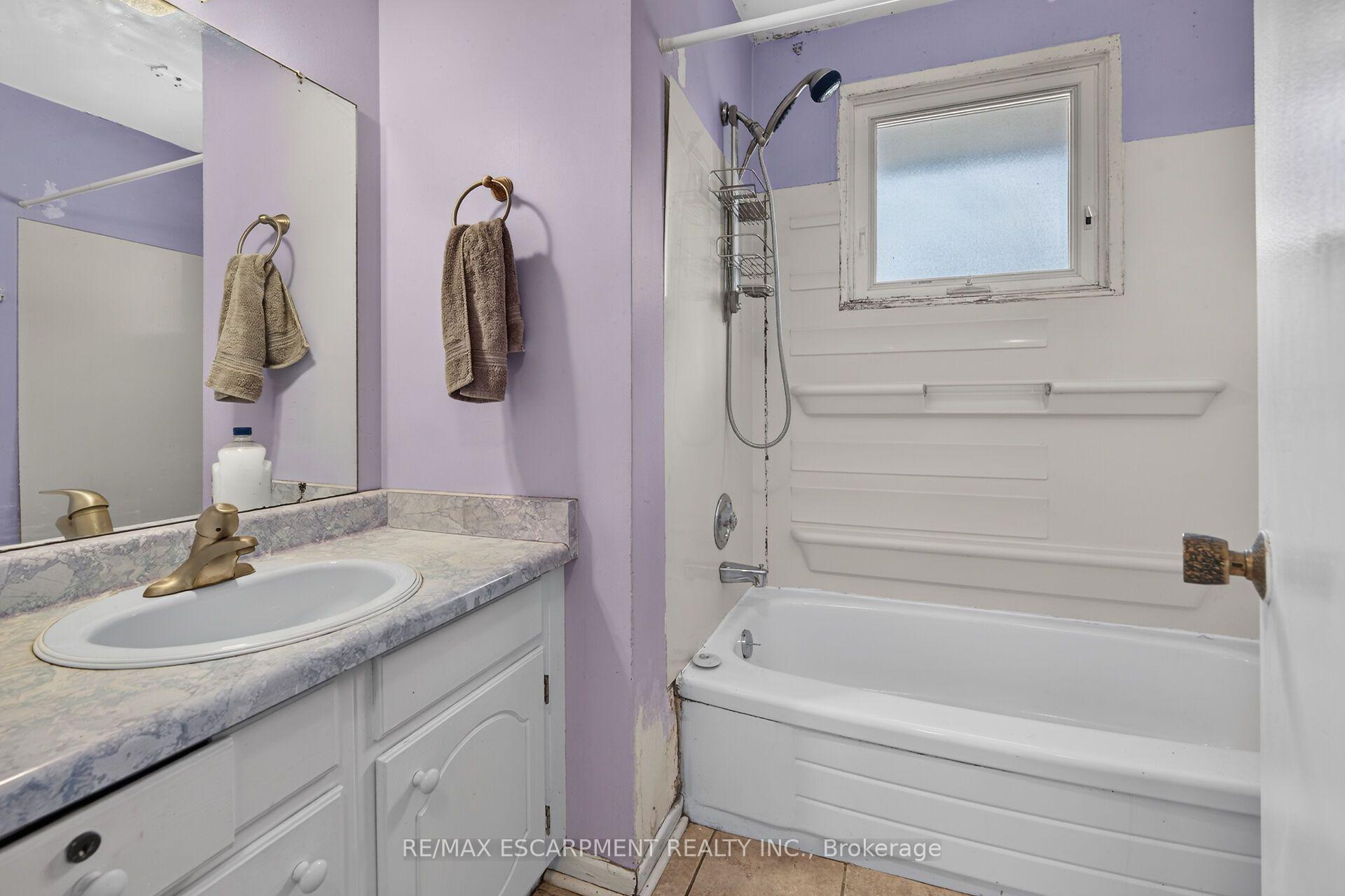 Photo 30 of 10 Tracey Road, St. Catharines, Vine/Linwell — HOMEH