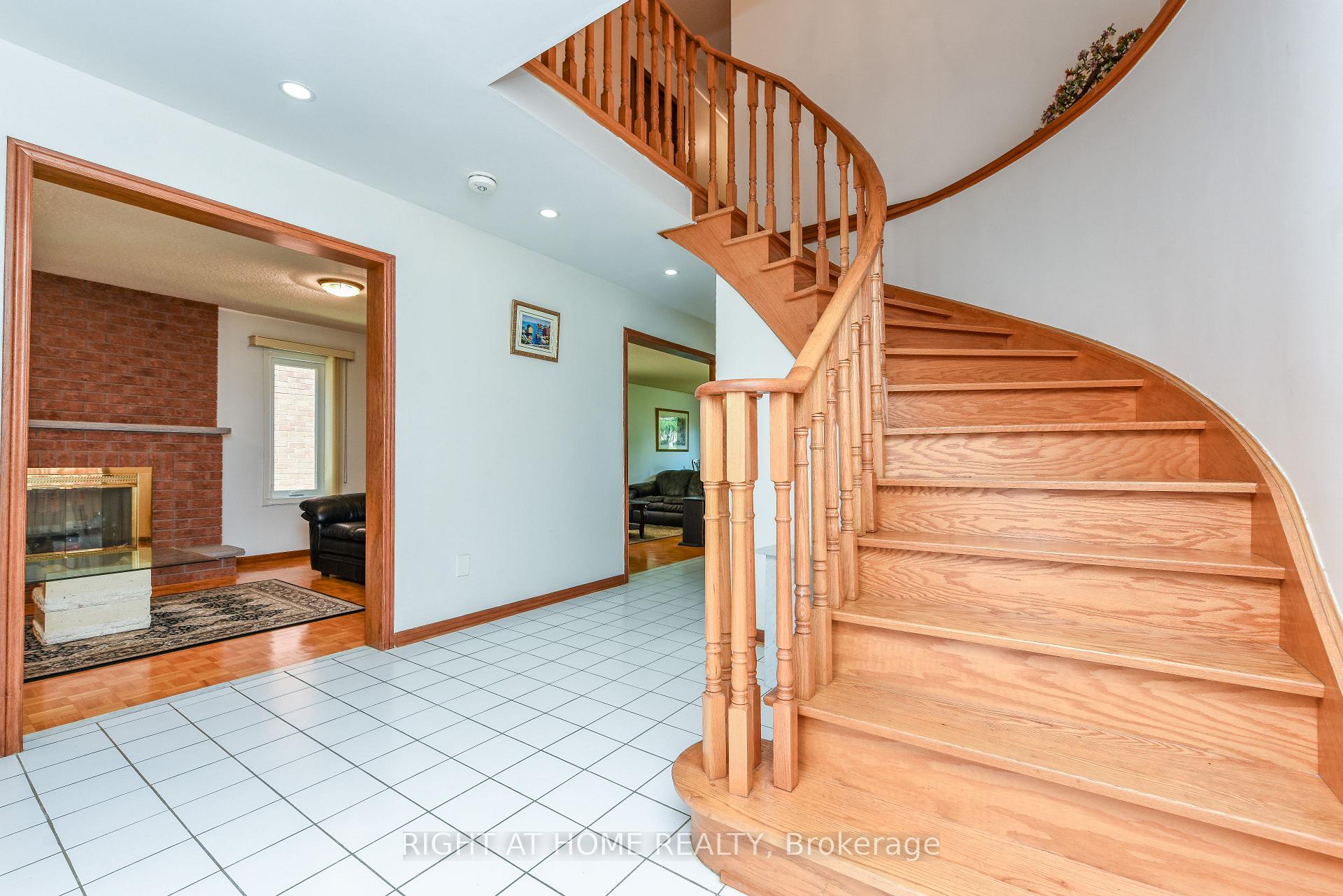 Photo 4 of 63 Pennsylvania Avenue, Brampton, Fletcher's Creek South — HOMEH