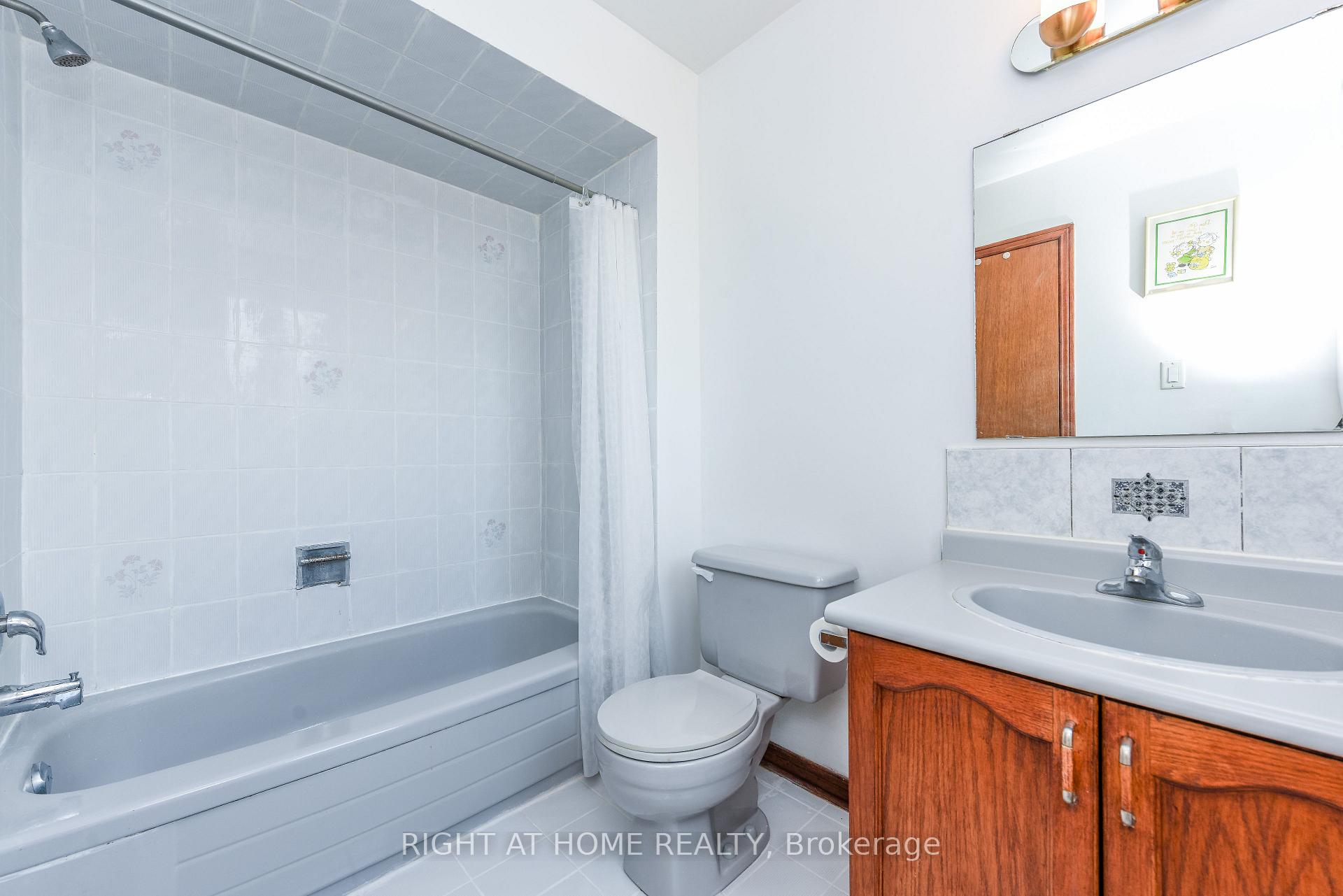 Photo 9 of 63 Pennsylvania Avenue, Brampton, Fletcher's Creek South — HOMEH