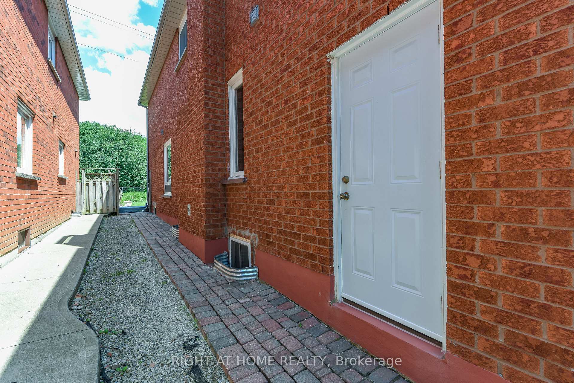 Photo 14 of 63 Pennsylvania Avenue, Brampton, Fletcher's Creek South — HOMEH