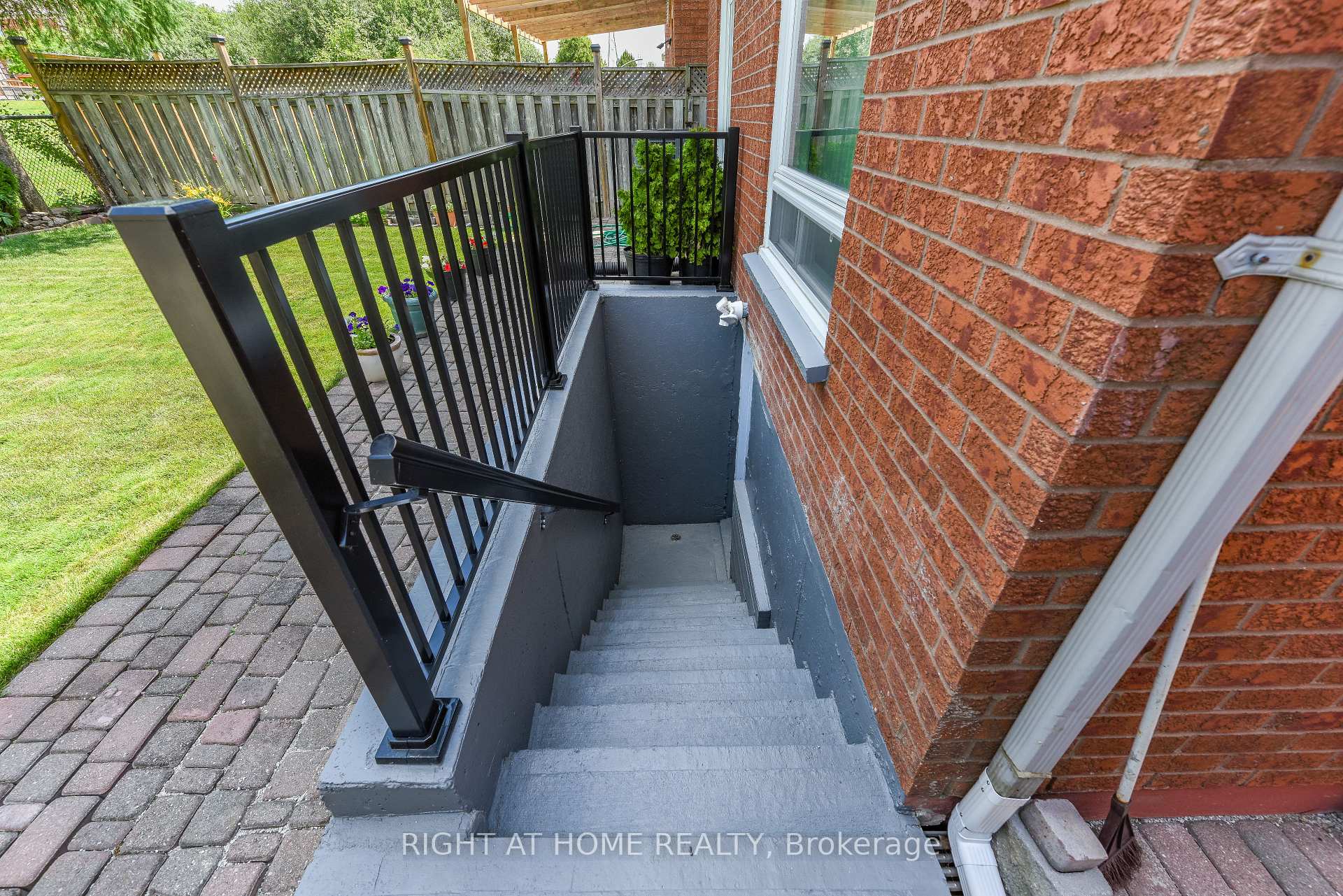 Photo 15 of 63 Pennsylvania Avenue, Brampton, Fletcher's Creek South — HOMEH