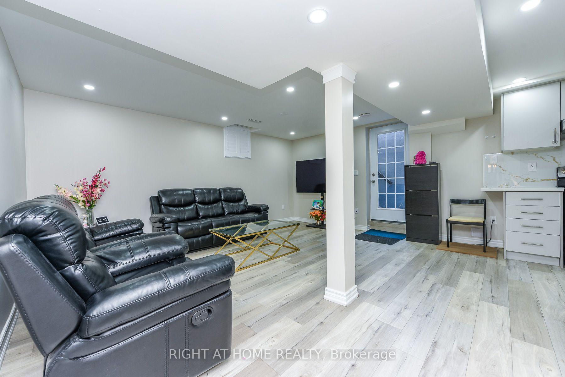 Photo 16 of 63 Pennsylvania Avenue, Brampton, Fletcher's Creek South — HOMEH