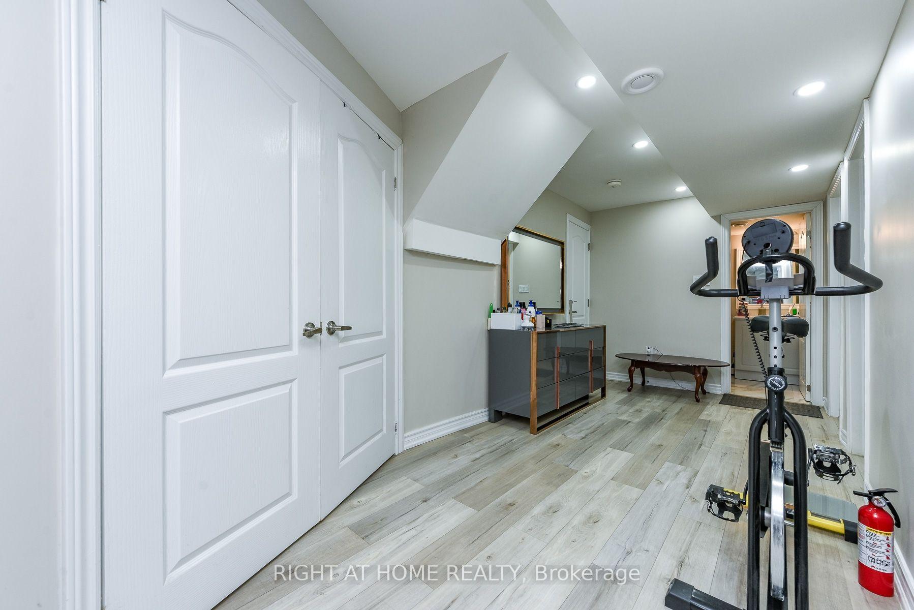 Photo 19 of 63 Pennsylvania Avenue, Brampton, Fletcher's Creek South — HOMEH