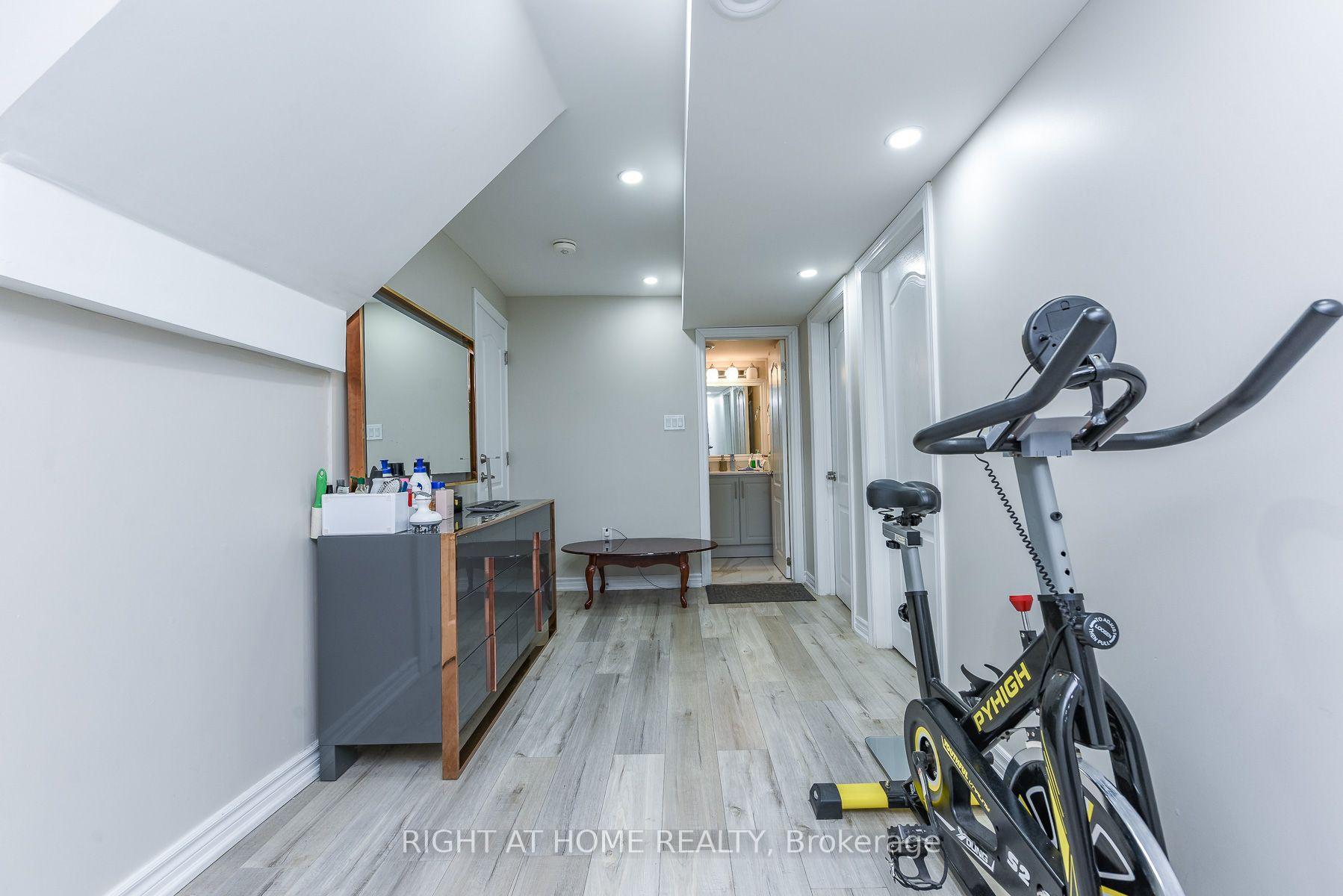 Photo 22 of 63 Pennsylvania Avenue, Brampton, Fletcher's Creek South — HOMEH