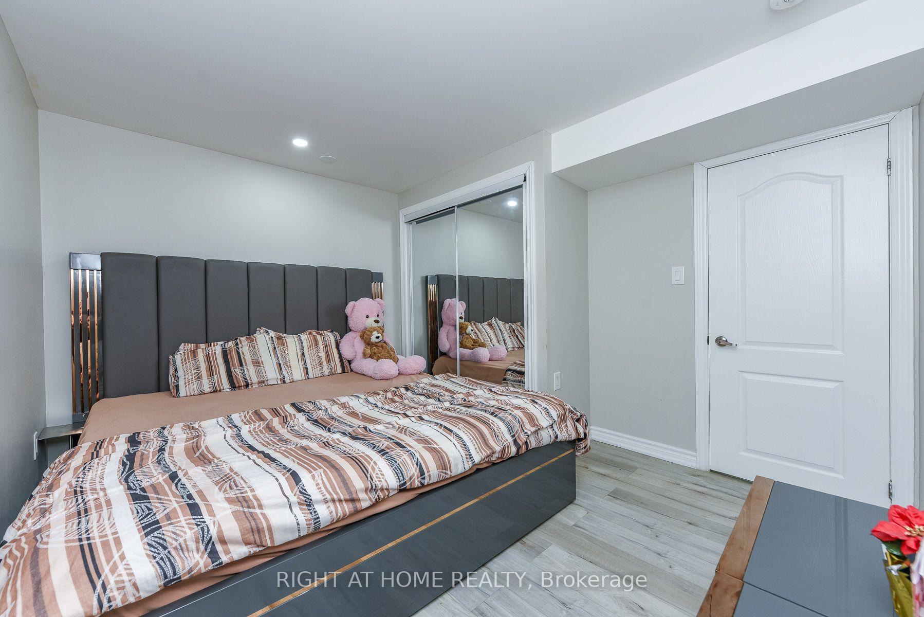 Photo 23 of 63 Pennsylvania Avenue, Brampton, Fletcher's Creek South — HOMEH