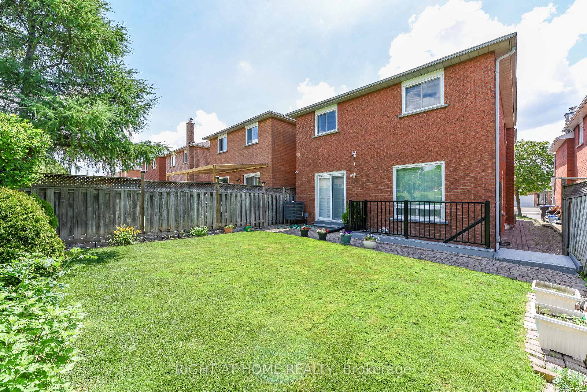 Photo 24 of 63 Pennsylvania Avenue, Brampton, Fletcher's Creek South — HOMEH
