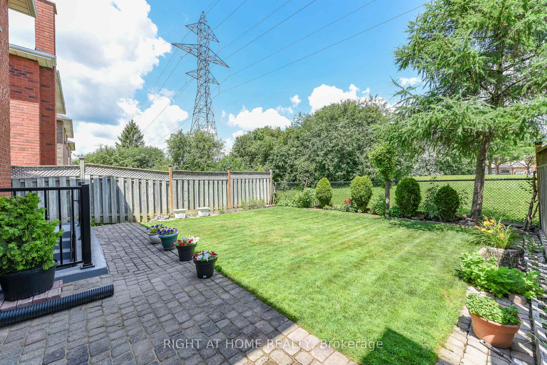 Photo 25 of 63 Pennsylvania Avenue, Brampton, Fletcher's Creek South — HOMEH