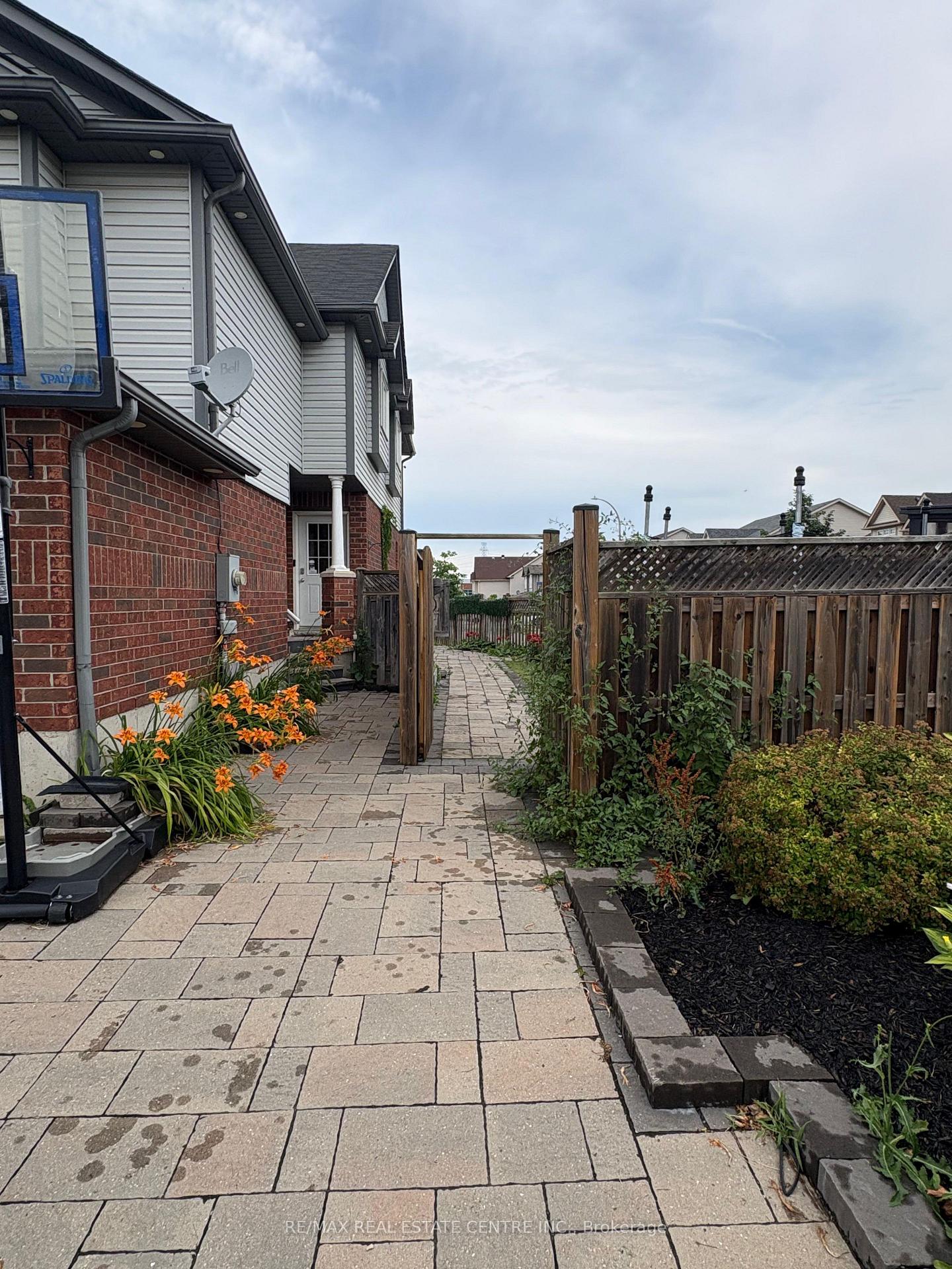Photo 4 of 2 Sophia Crescent, Kitchener, Huron Park — HOMEH