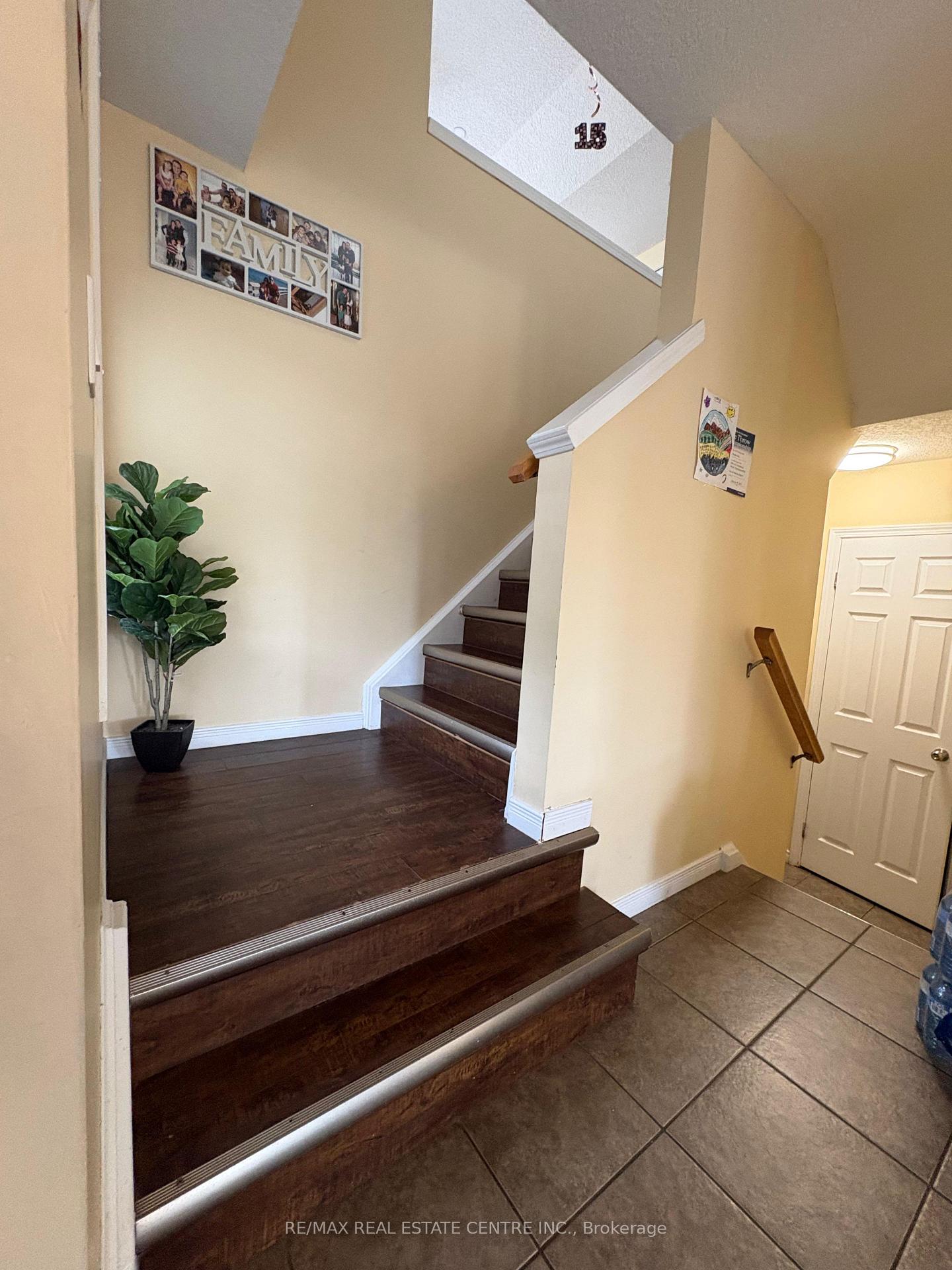 Photo 8 of 2 Sophia Crescent, Kitchener, Huron Park — HOMEH
