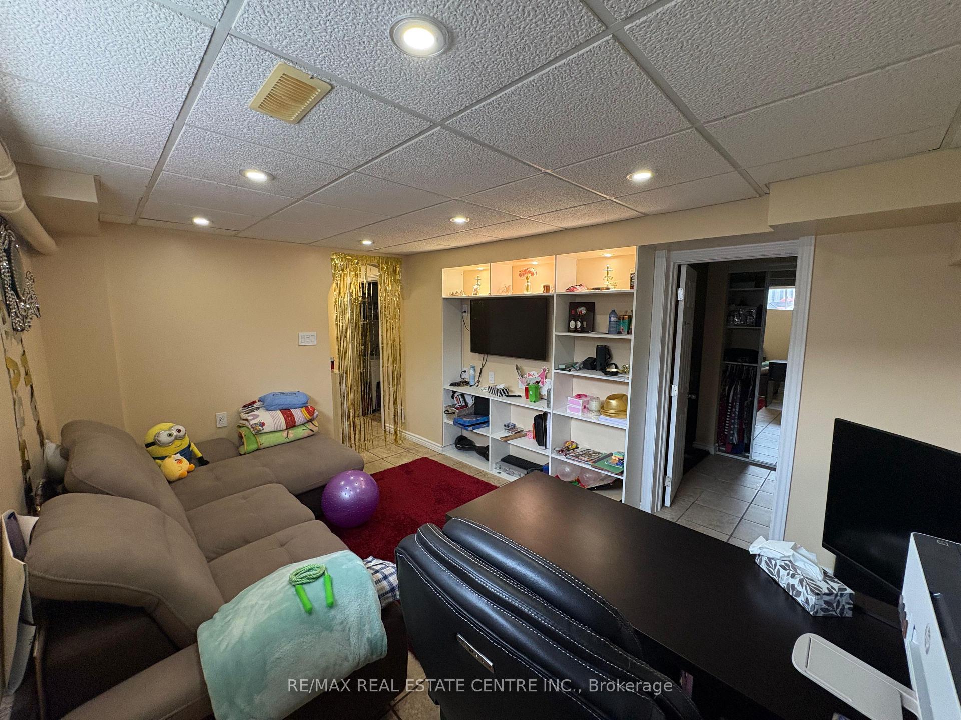 Photo 18 of 2 Sophia Crescent, Kitchener, Huron Park — HOMEH