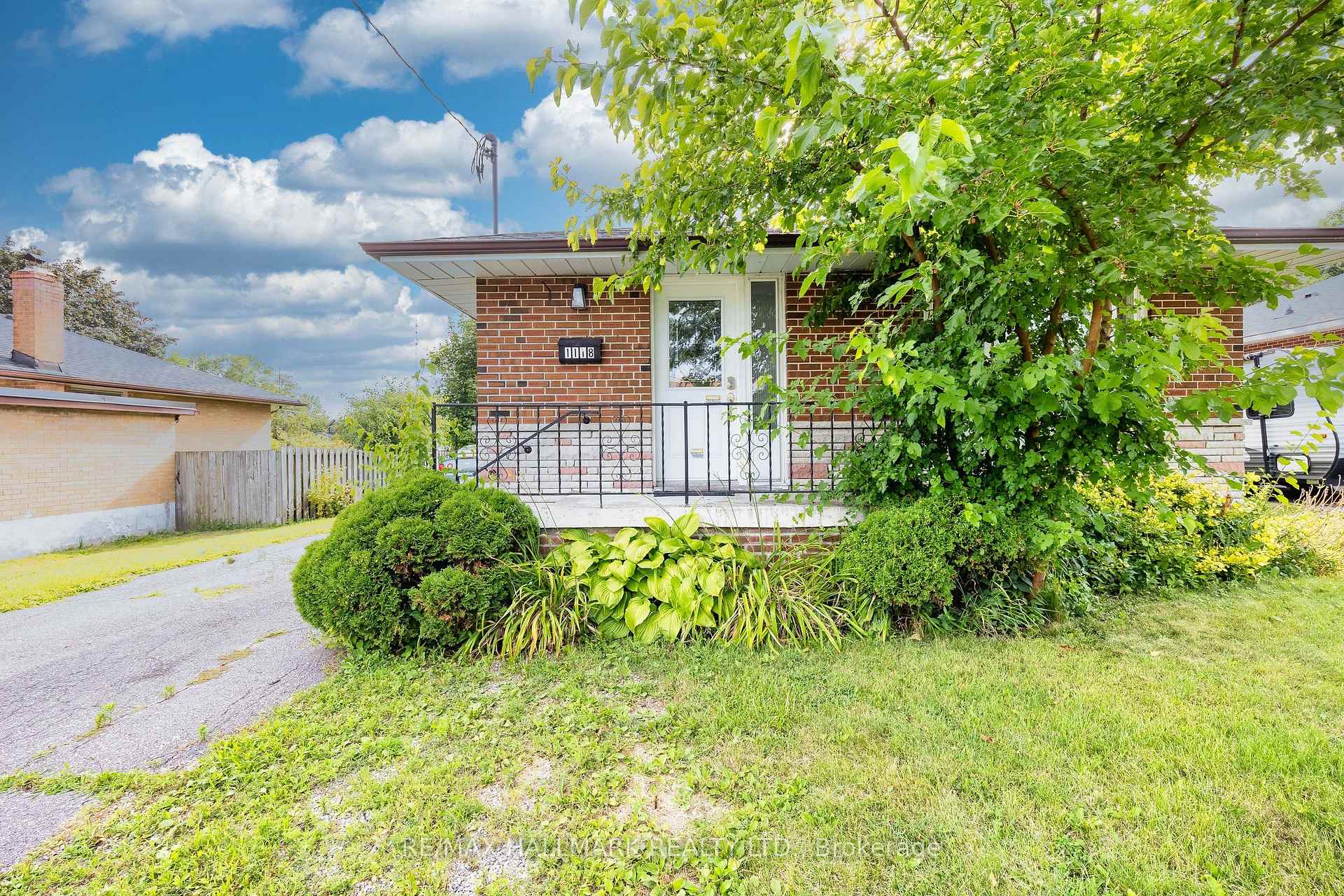 Photo 2 of Unit Main, 1118 Athol Street, Whitby, Downtown Whitby — HOMEH