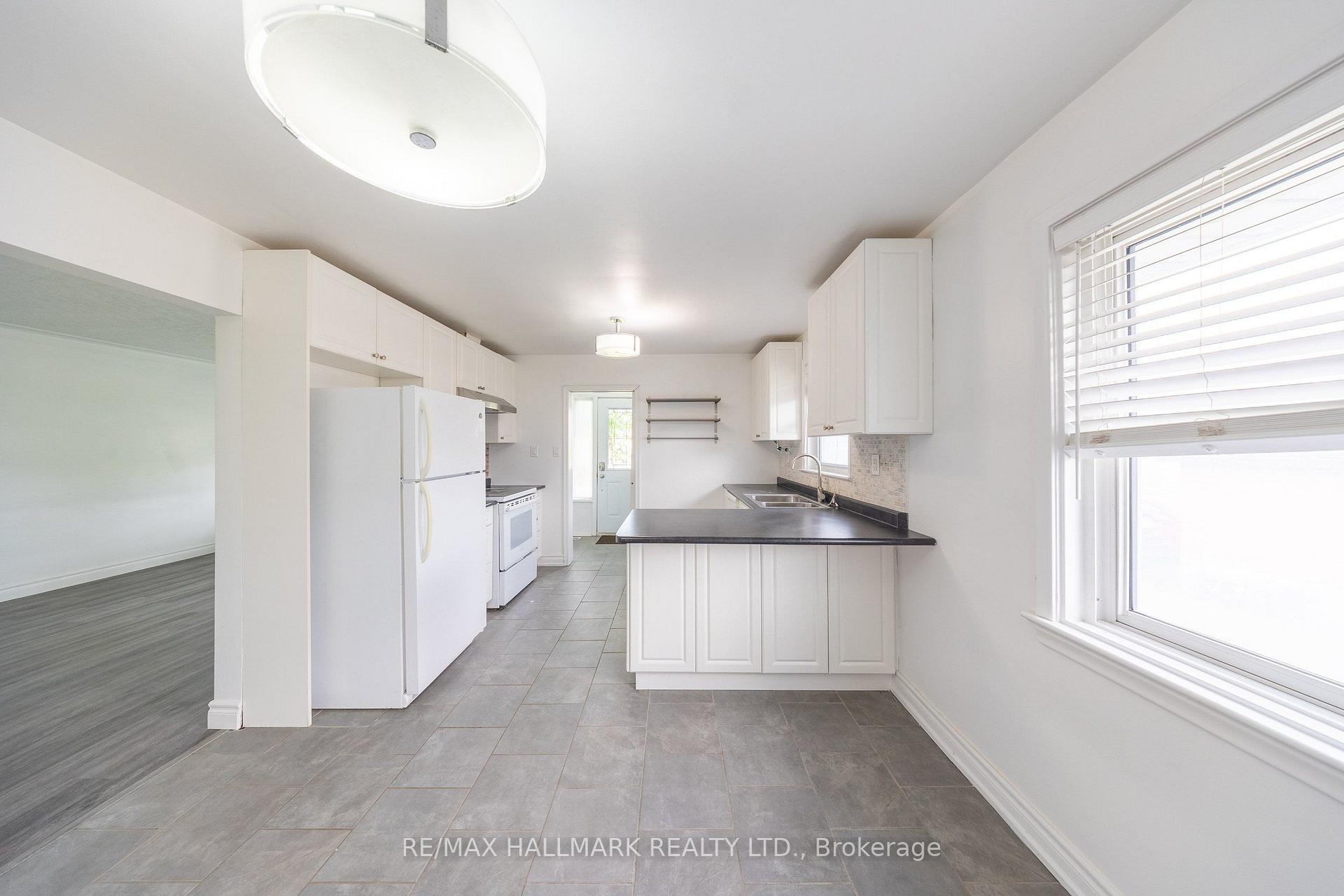 Photo 11 of Unit Main, 1118 Athol Street, Whitby, Downtown Whitby — HOMEH