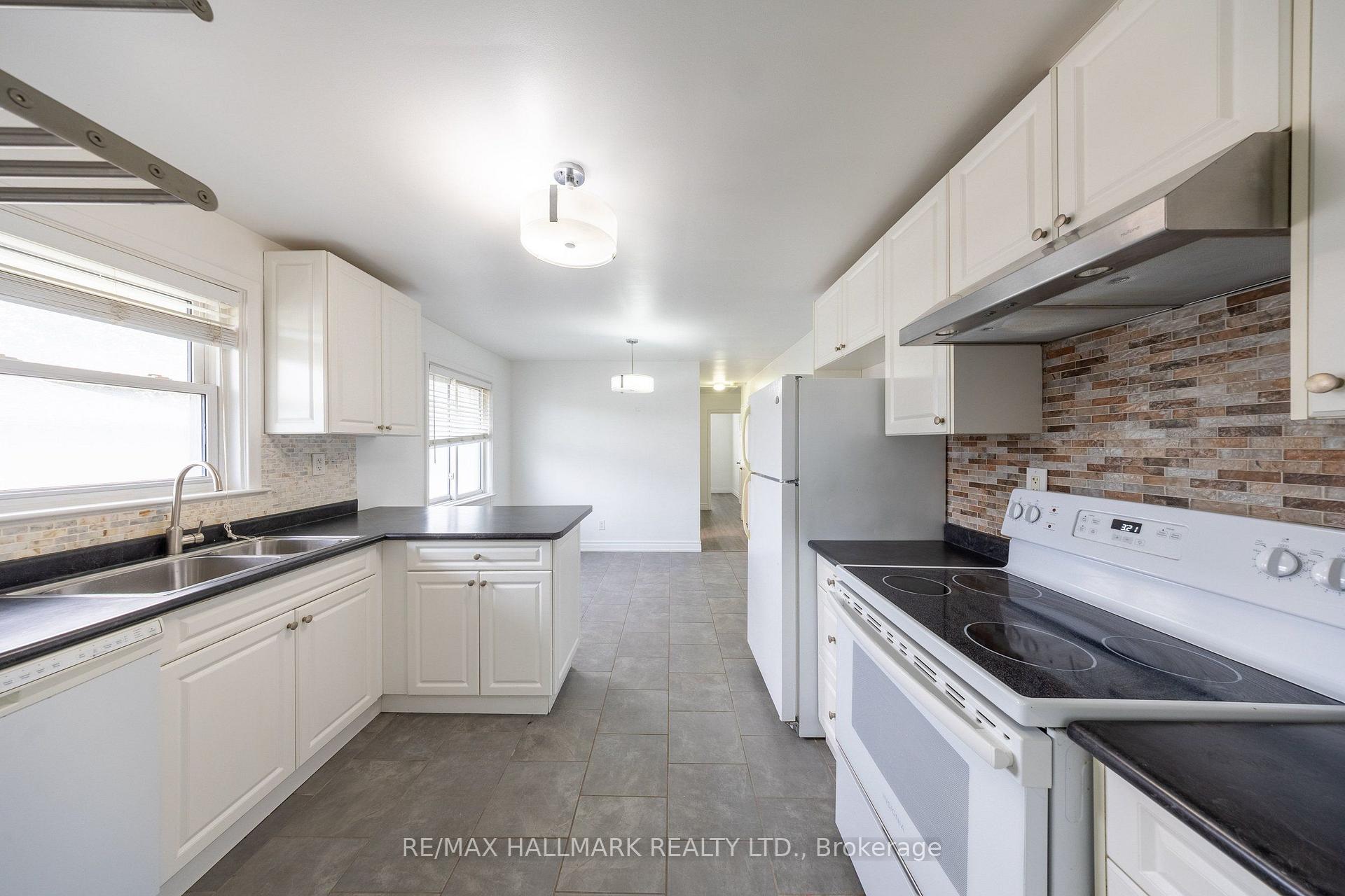 Photo 13 of Unit Main, 1118 Athol Street, Whitby, Downtown Whitby — HOMEH