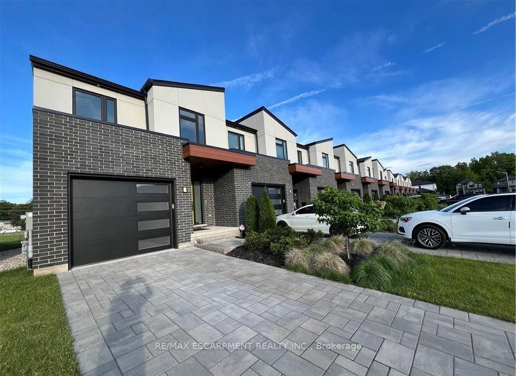 Photo 2 of 7174 Parsa Street, Niagara Falls, Brown — HOMEH