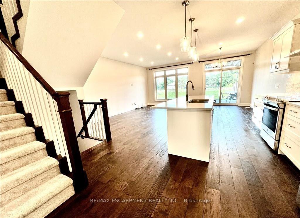 Photo 3 of 7174 Parsa Street, Niagara Falls, Brown — HOMEH