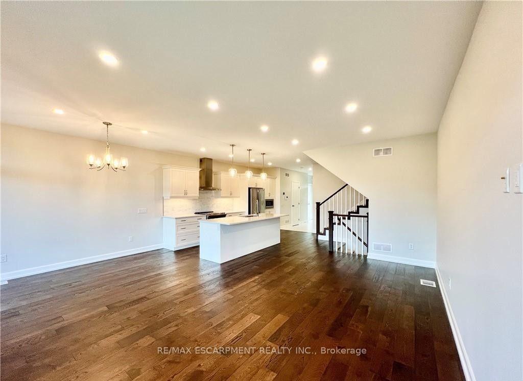 Photo 4 of 7174 Parsa Street, Niagara Falls, Brown — HOMEH