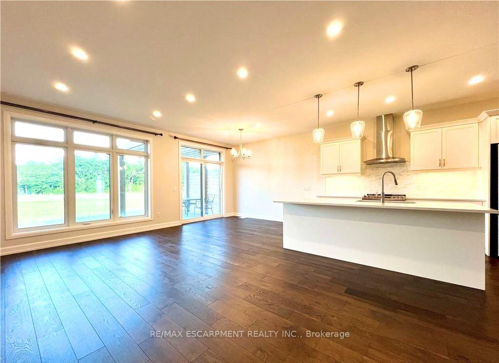 Photo 6 of 7174 Parsa Street, Niagara Falls, Brown — HOMEH