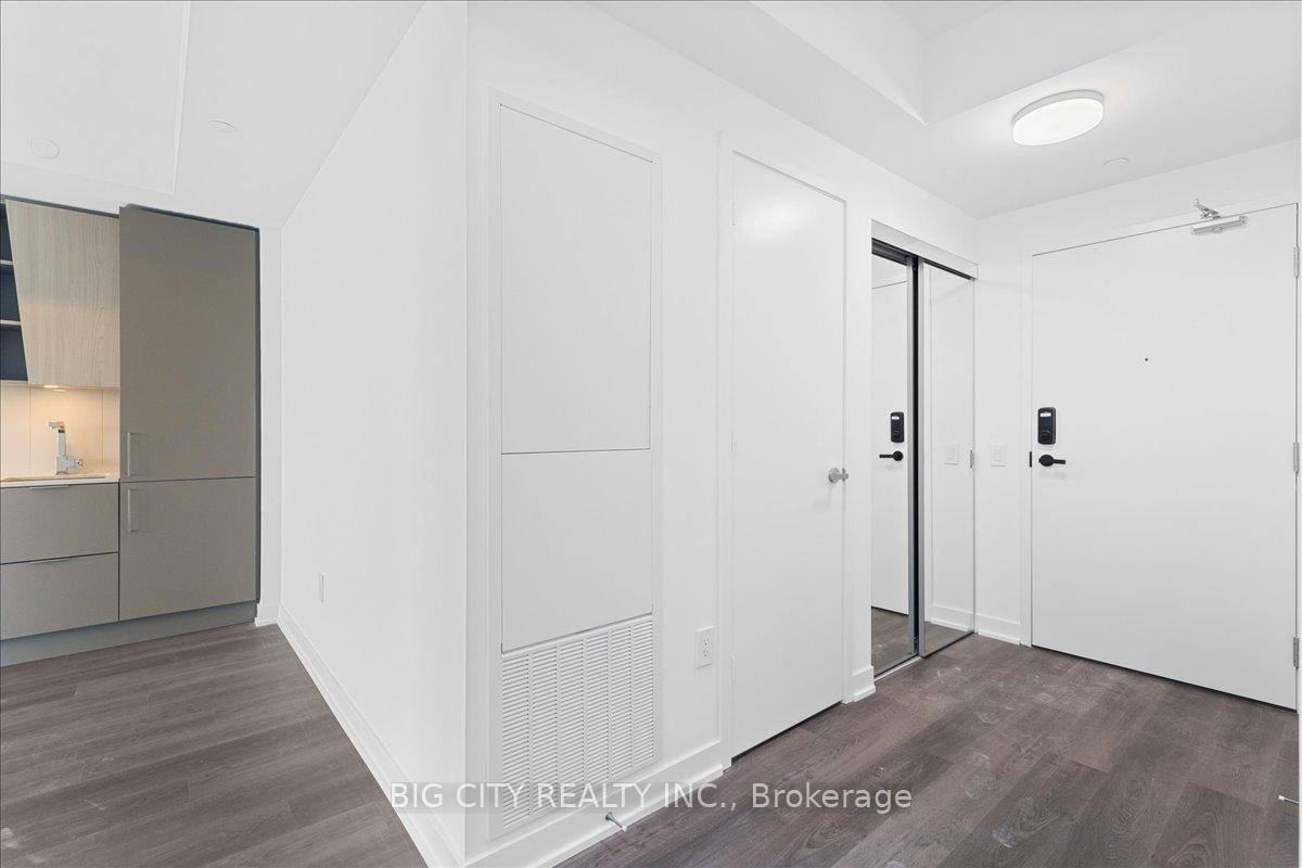 Photo 4 of Unit 4012, 3900 Confederation Parkway, Mississauga, City Centre — HOMEH