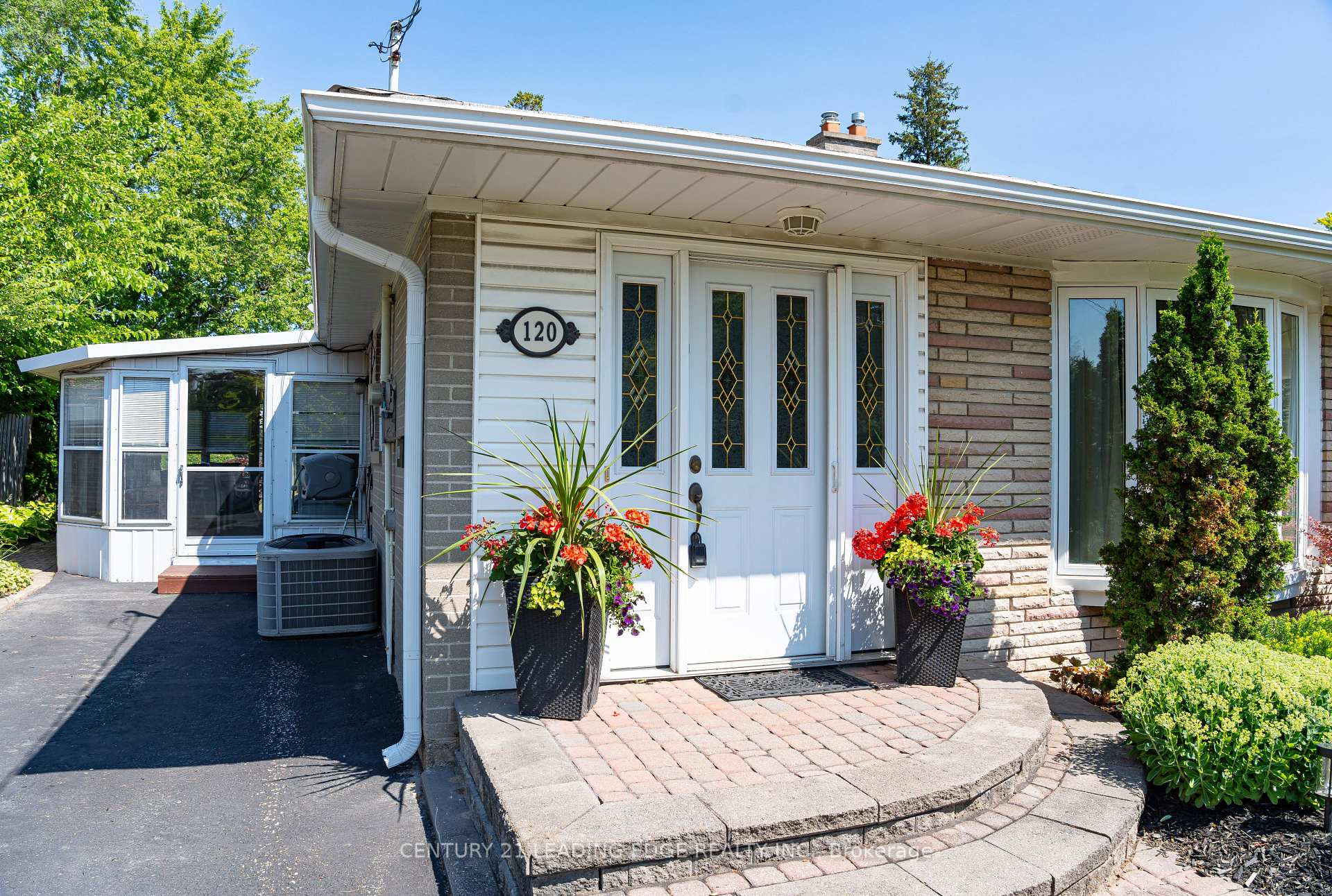 Photo 3 of 120 Sherwood Forest Drive, Markham, Bullock — HOMEH