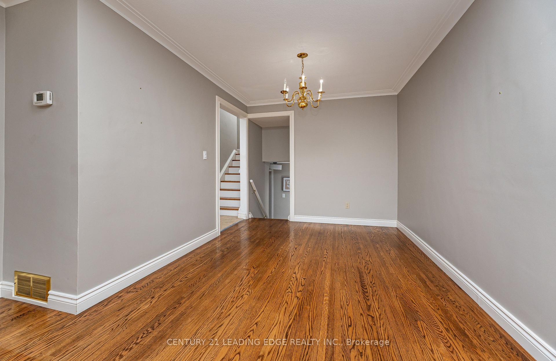Photo 6 of 120 Sherwood Forest Drive, Markham, Bullock — HOMEH