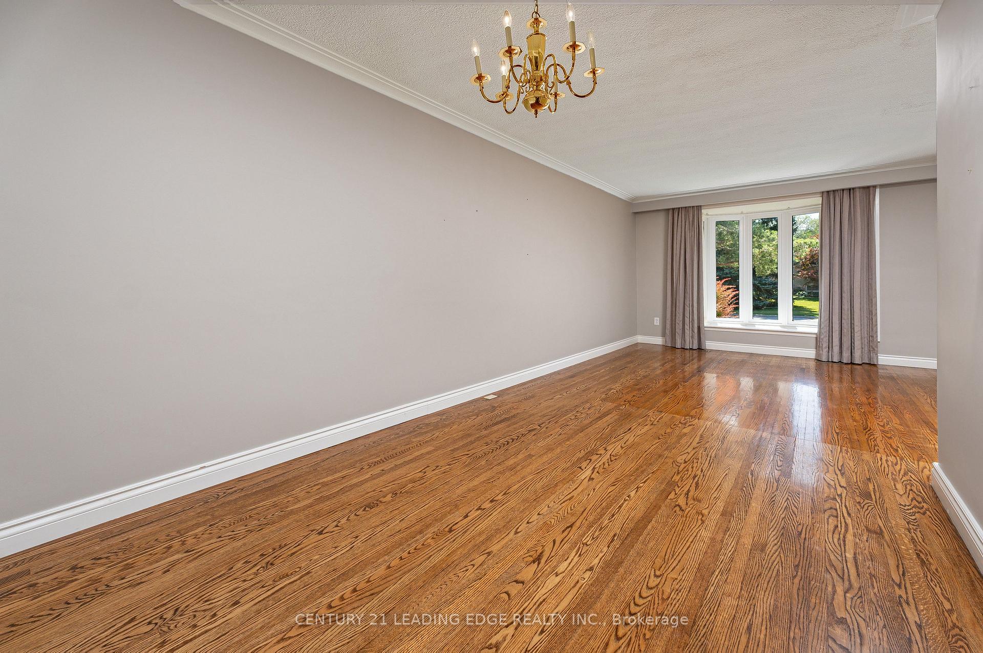 Photo 7 of 120 Sherwood Forest Drive, Markham, Bullock — HOMEH