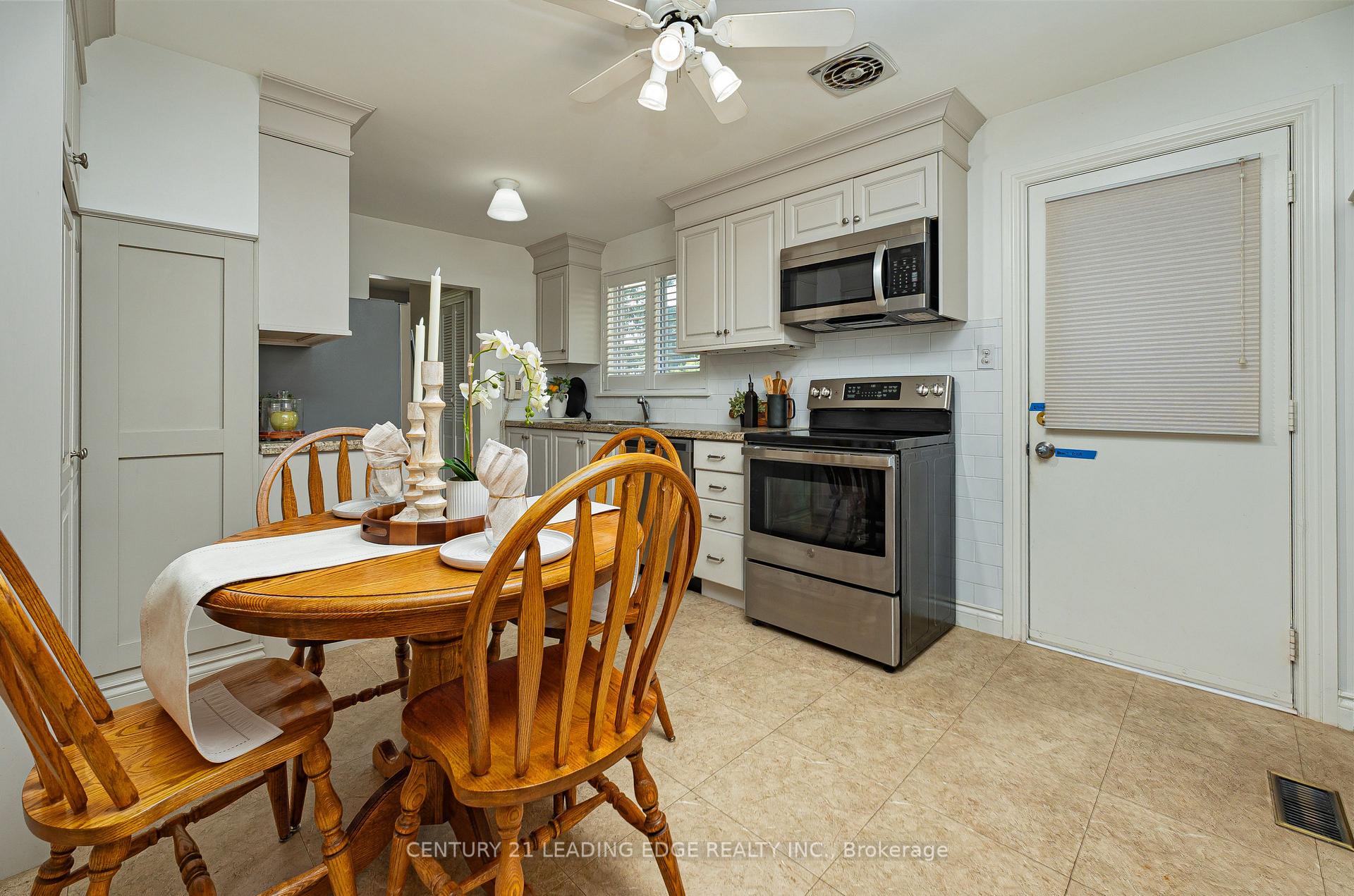 Photo 10 of 120 Sherwood Forest Drive, Markham, Bullock — HOMEH