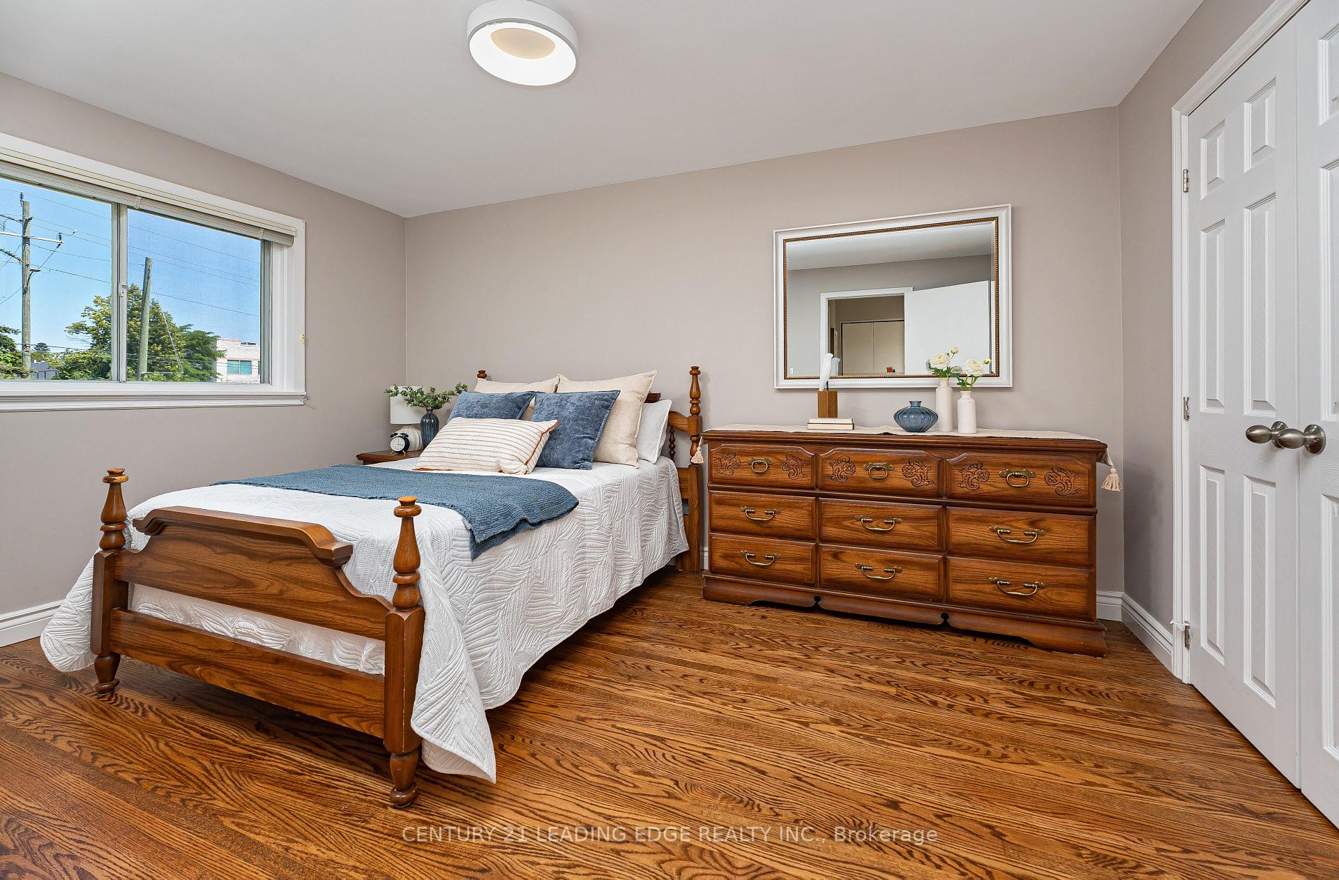 Photo 12 of 120 Sherwood Forest Drive, Markham, Bullock — HOMEH